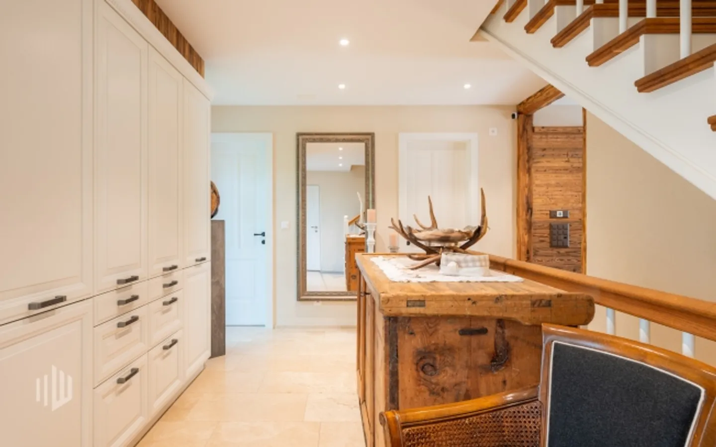 ImmoWyss - Architecture élégante avec beaucoup d'espace, de charme et de caractère - Photo 6 sur 12