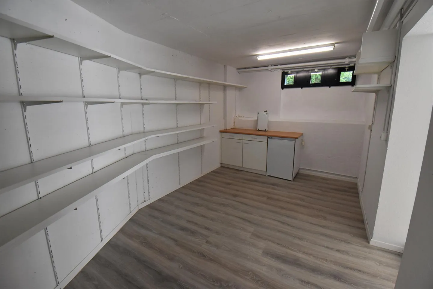 Central Office Space - Photo 4 of 7