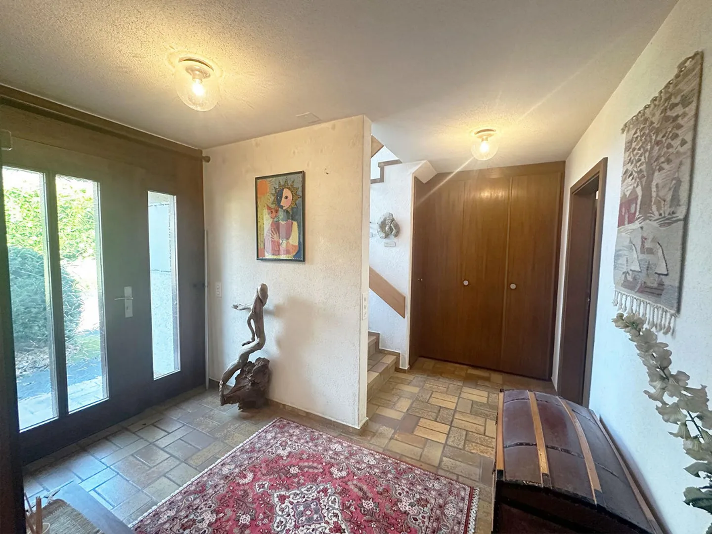 5.5-Room Single-Family House in a Quiet Location in a Preferred Neighborhood - Photo 2 of 9