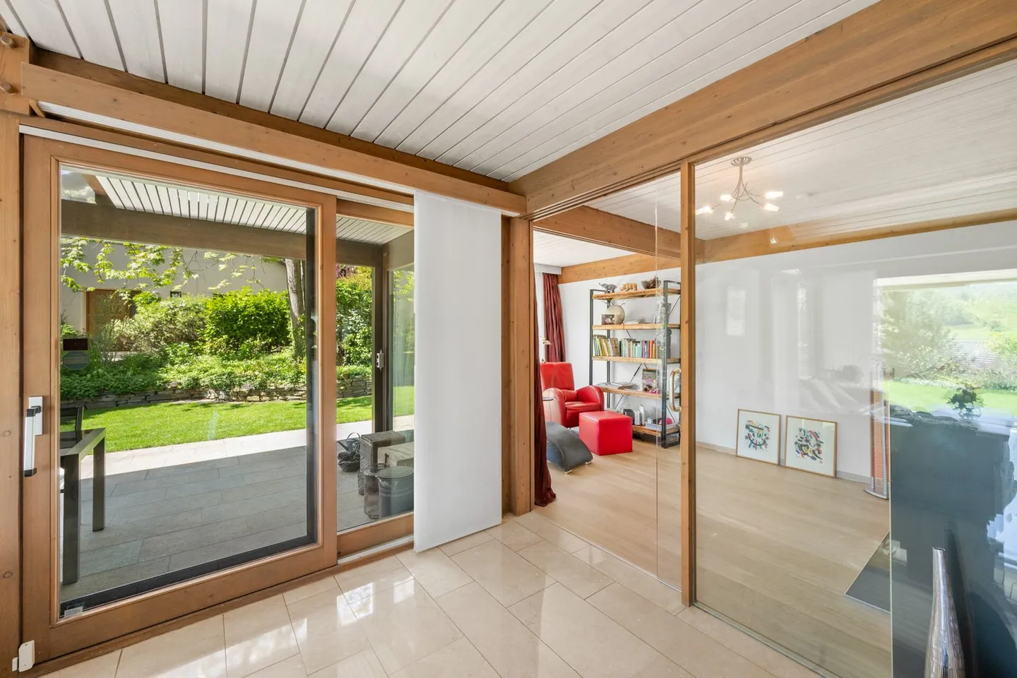 Idyllic and exclusive: Detached house in the green with unobstructed views - Photo 7 of 13