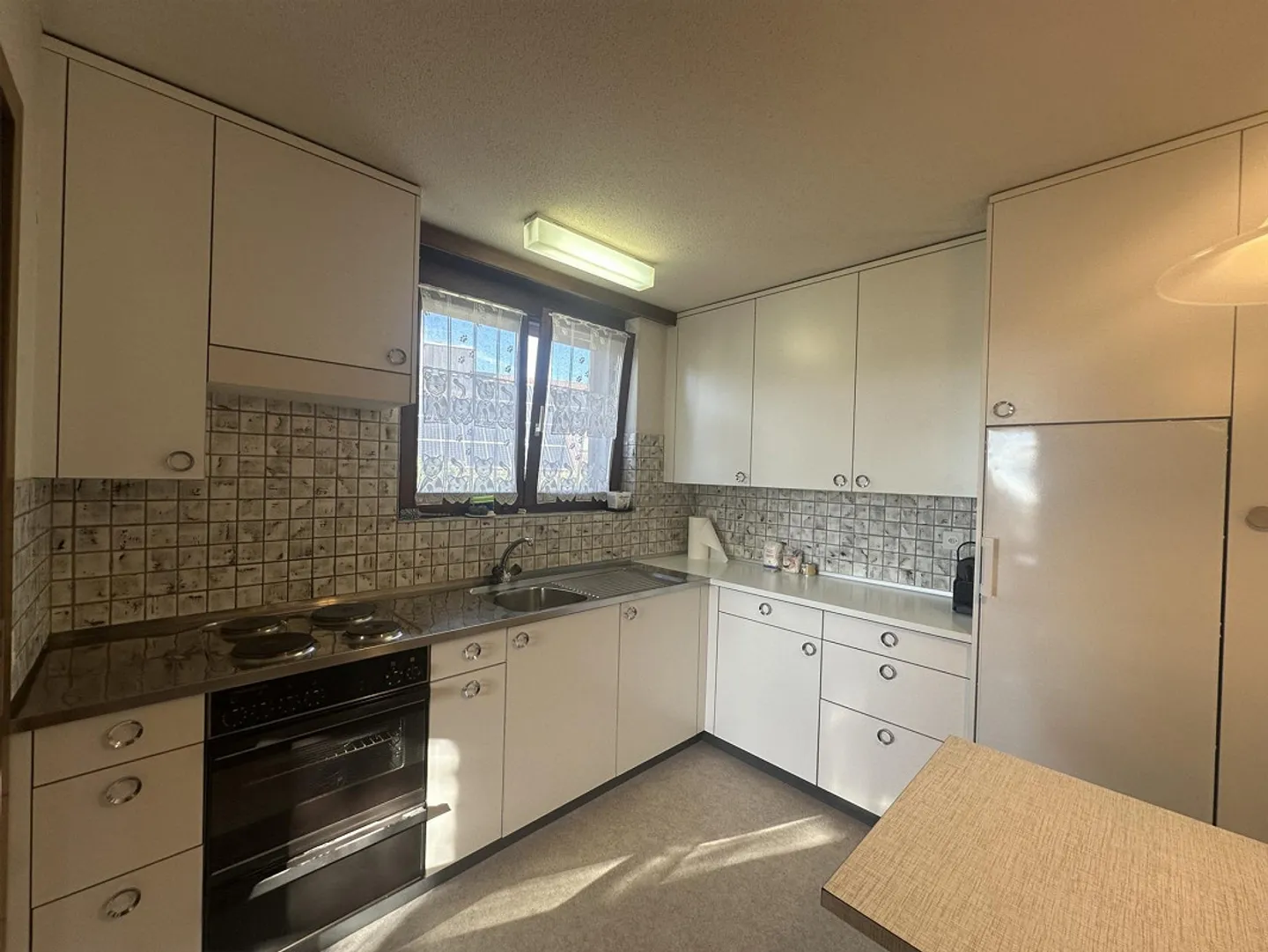 5.5-Room Single-Family House in a Quiet Location in a Preferred Neighborhood - Photo 3 of 9