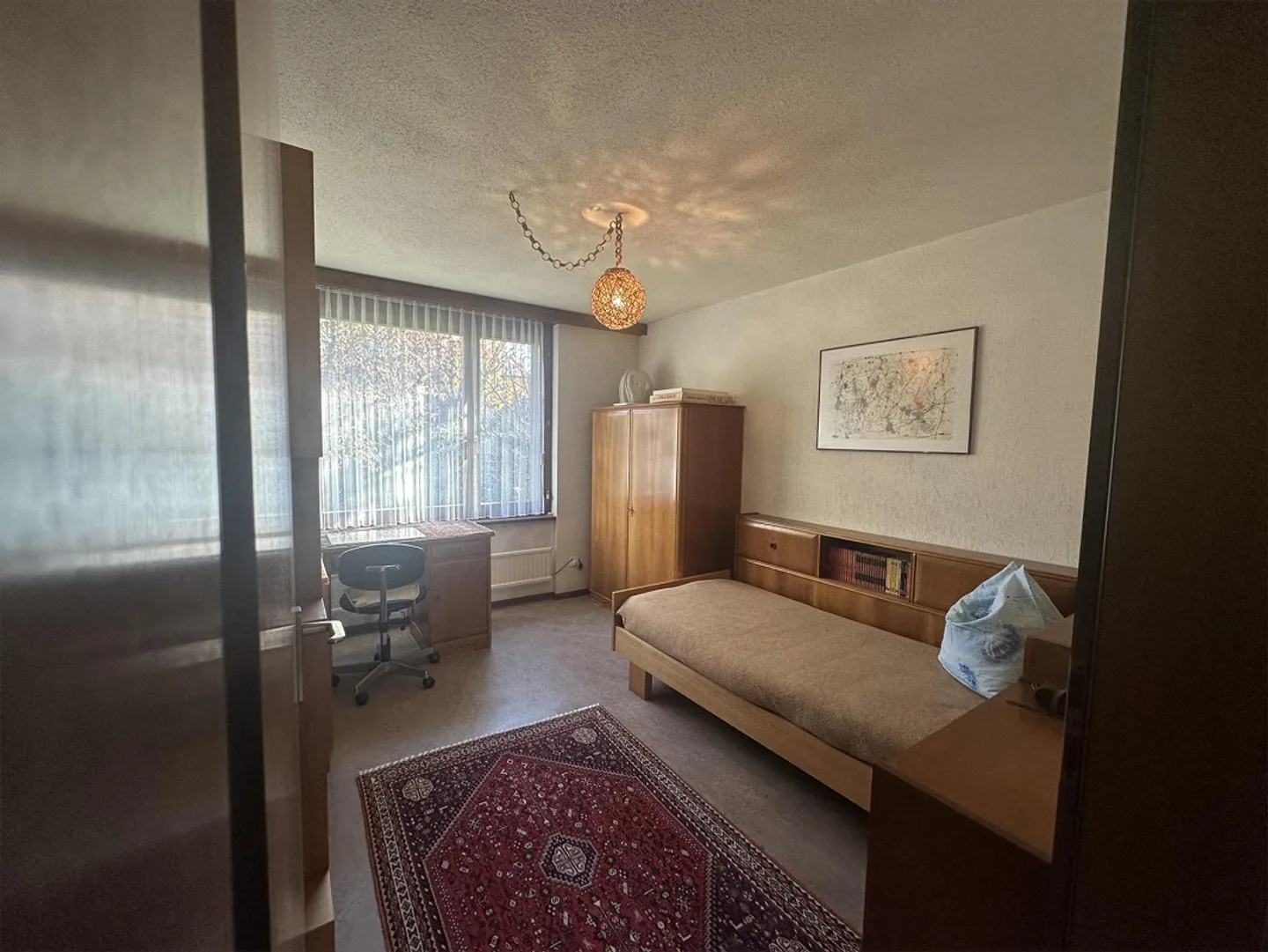 5.5-Room Single-Family House in a Quiet Location in a Preferred Neighborhood - Photo 5 of 9