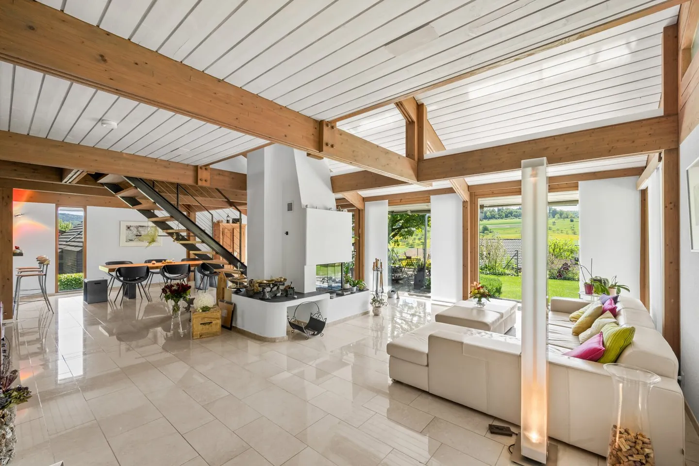 Idyllic and exclusive: Detached house in the green with unobstructed views - Photo 4 of 13