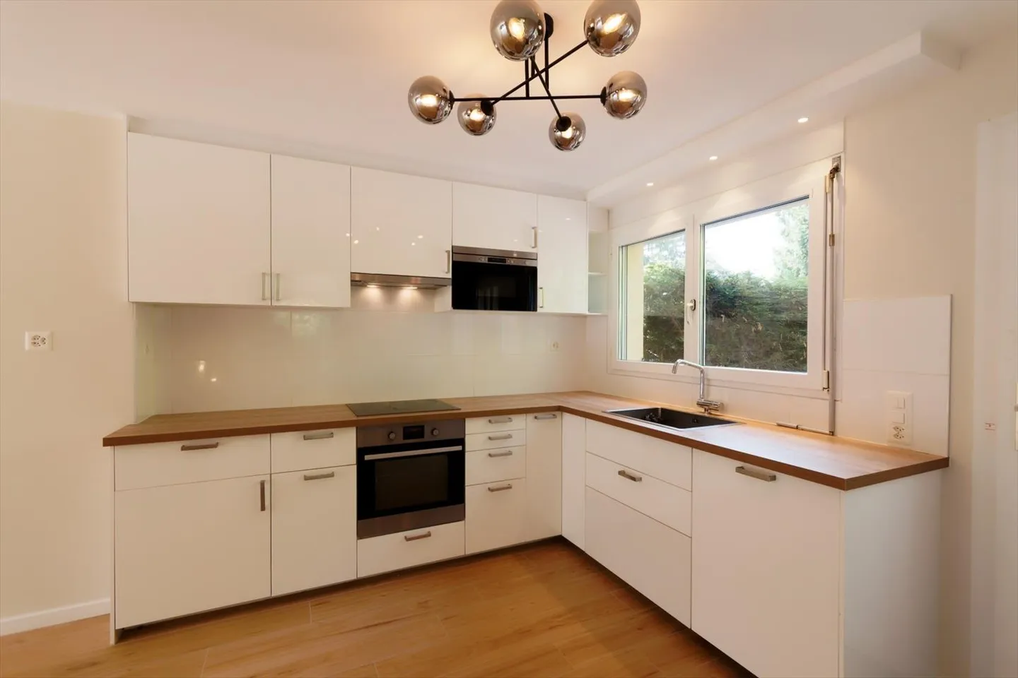 Maison contiguë 5 pièces - Photo 2 sur 18