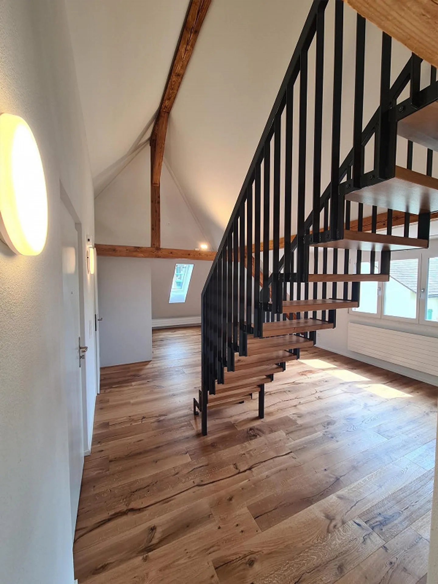 Maisonette di 3,5 stanze ristrutturata come nuova - Foto 1 di 15