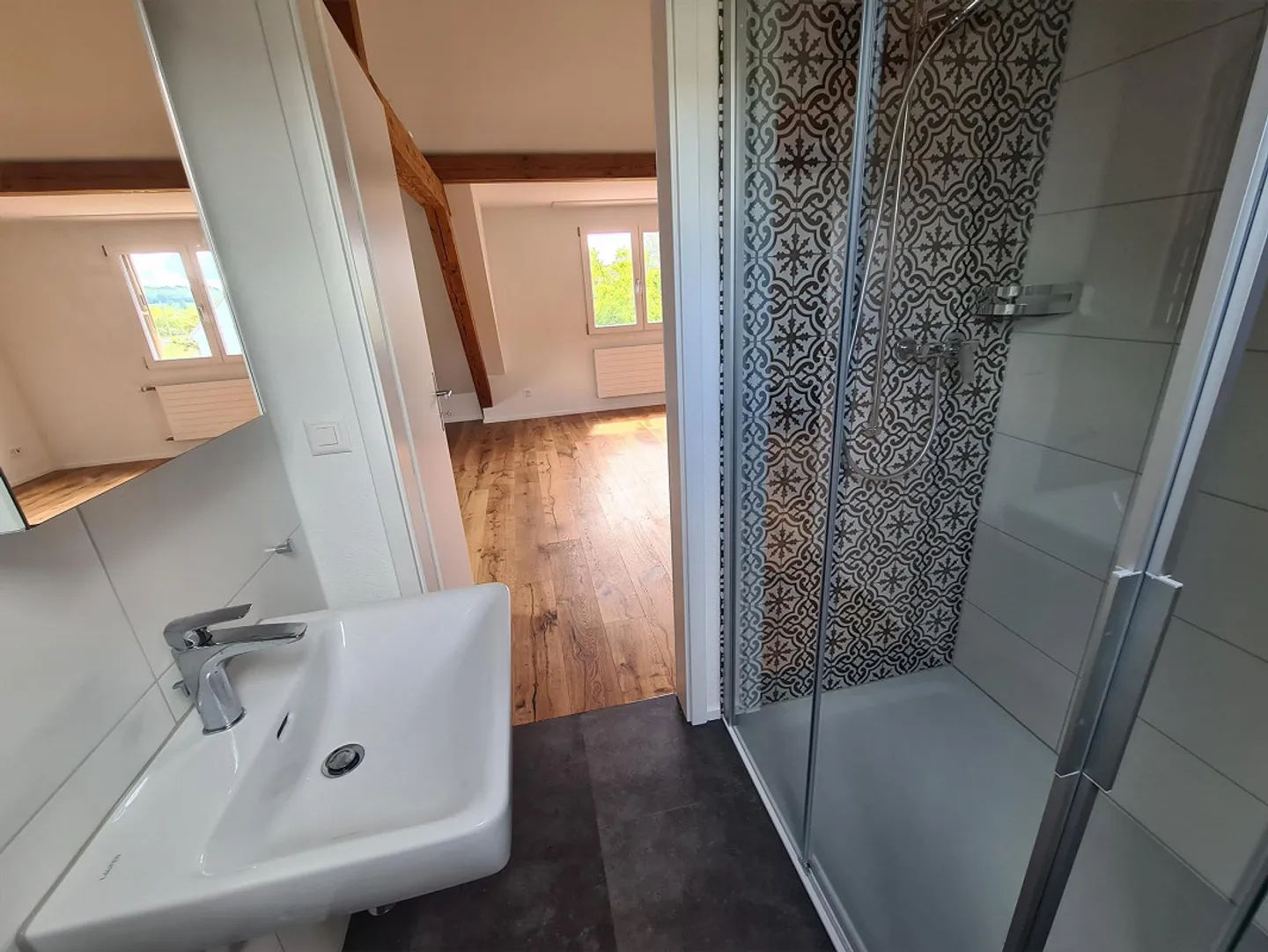 Maisonette di 3,5 stanze ristrutturata come nuova - Foto 3 di 15