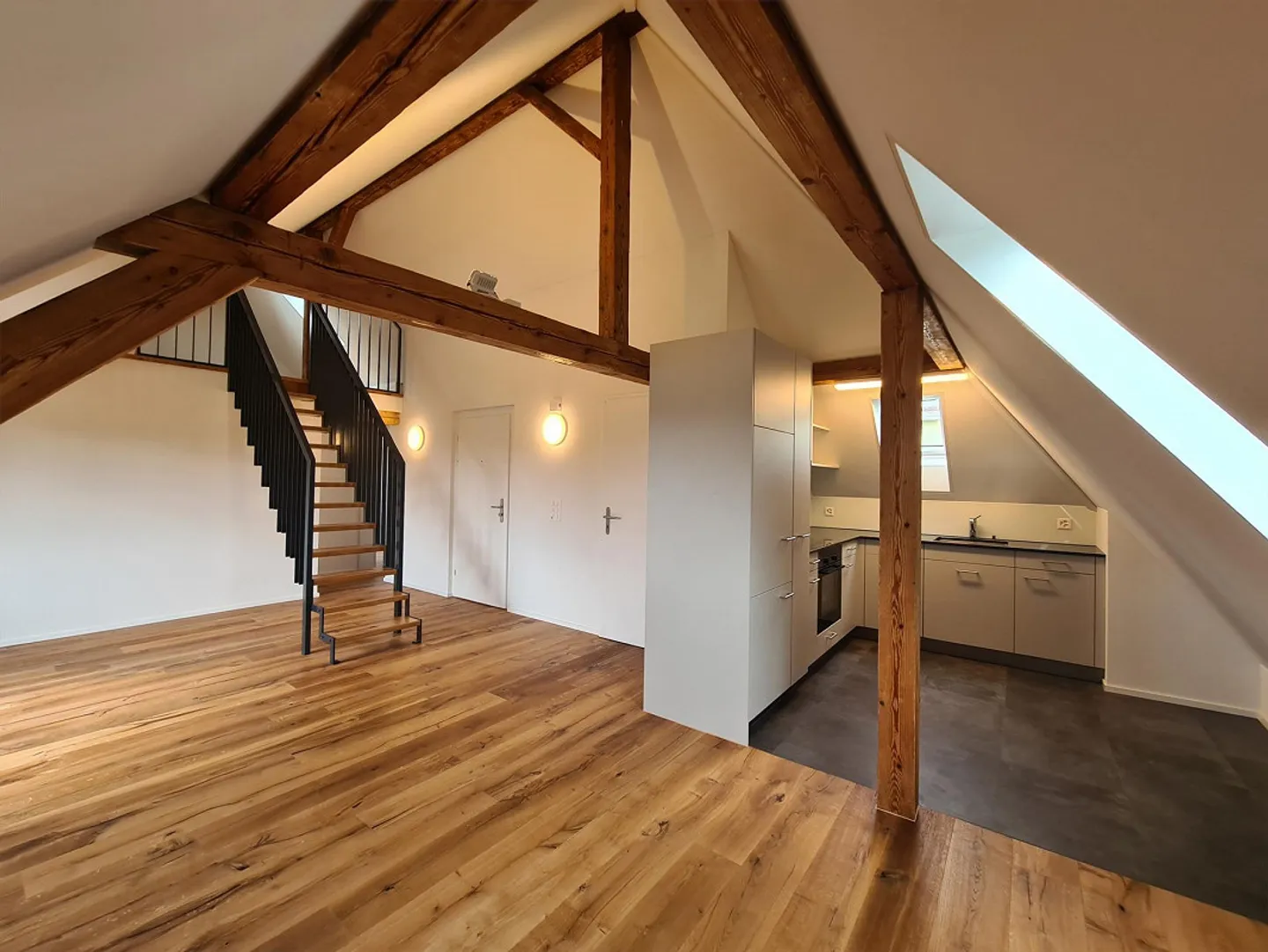Maisonette di 3,5 stanze ristrutturata come nuova - Foto 7 di 15