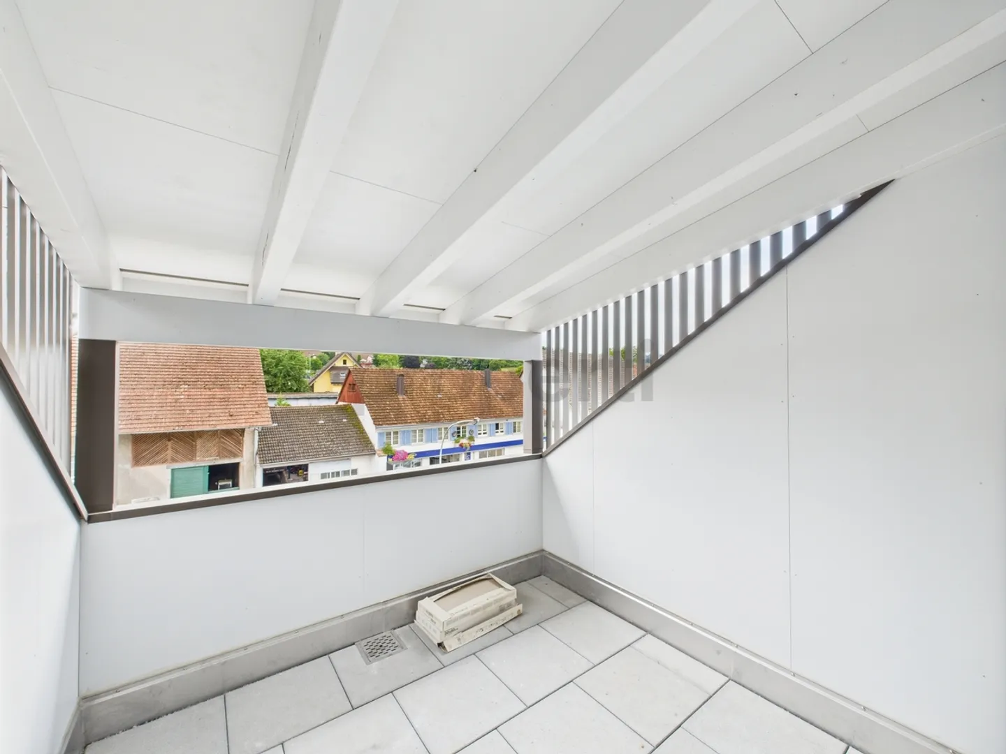 Modern 3.5-room attic apartment in Schleitheim, SG - Photo 11 of 13