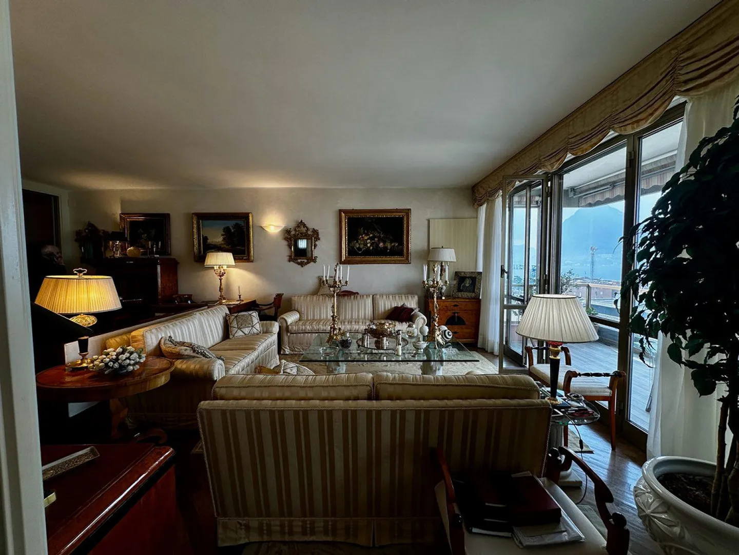 Lugano-Castagnola: Two-level apartment with lake view and separate guest suite - Photo 3 of 13