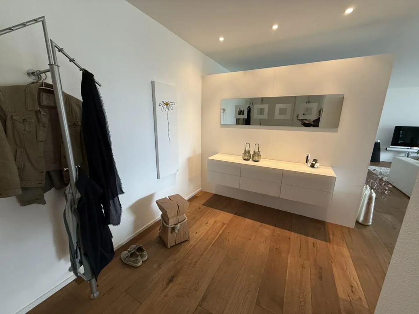 Light-flooded terrace apartment with lake view - Photo 3 of 15