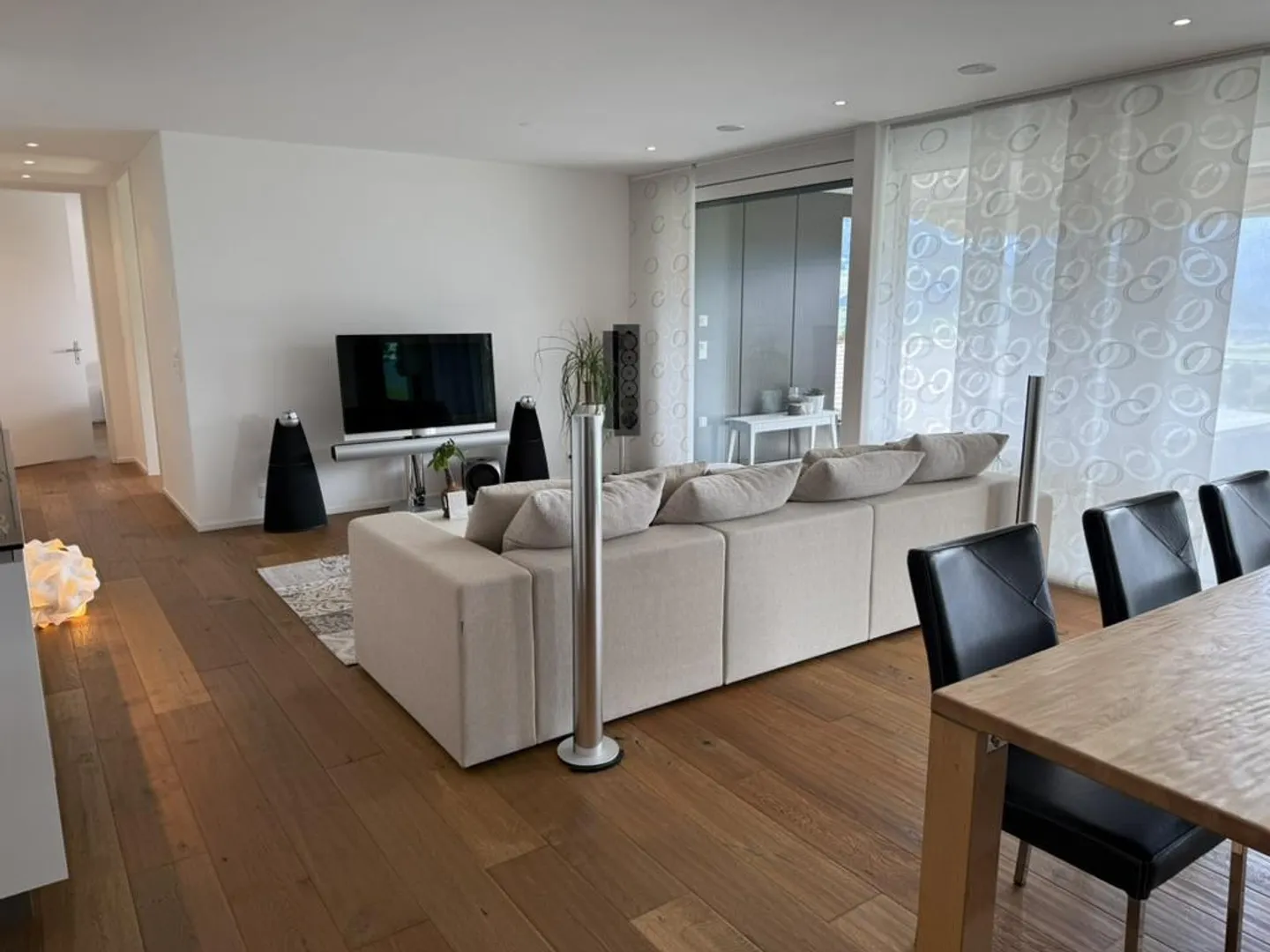 Light-flooded terrace apartment with lake view - Photo 5 of 15