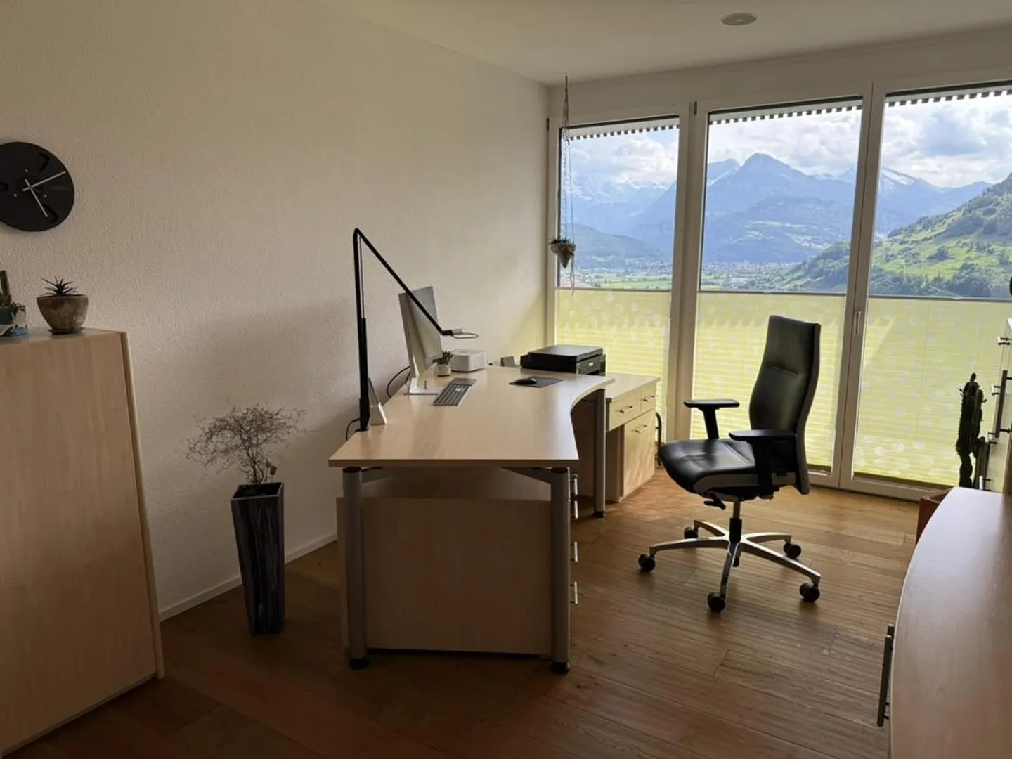 Light-flooded terrace apartment with lake view - Photo 8 of 15