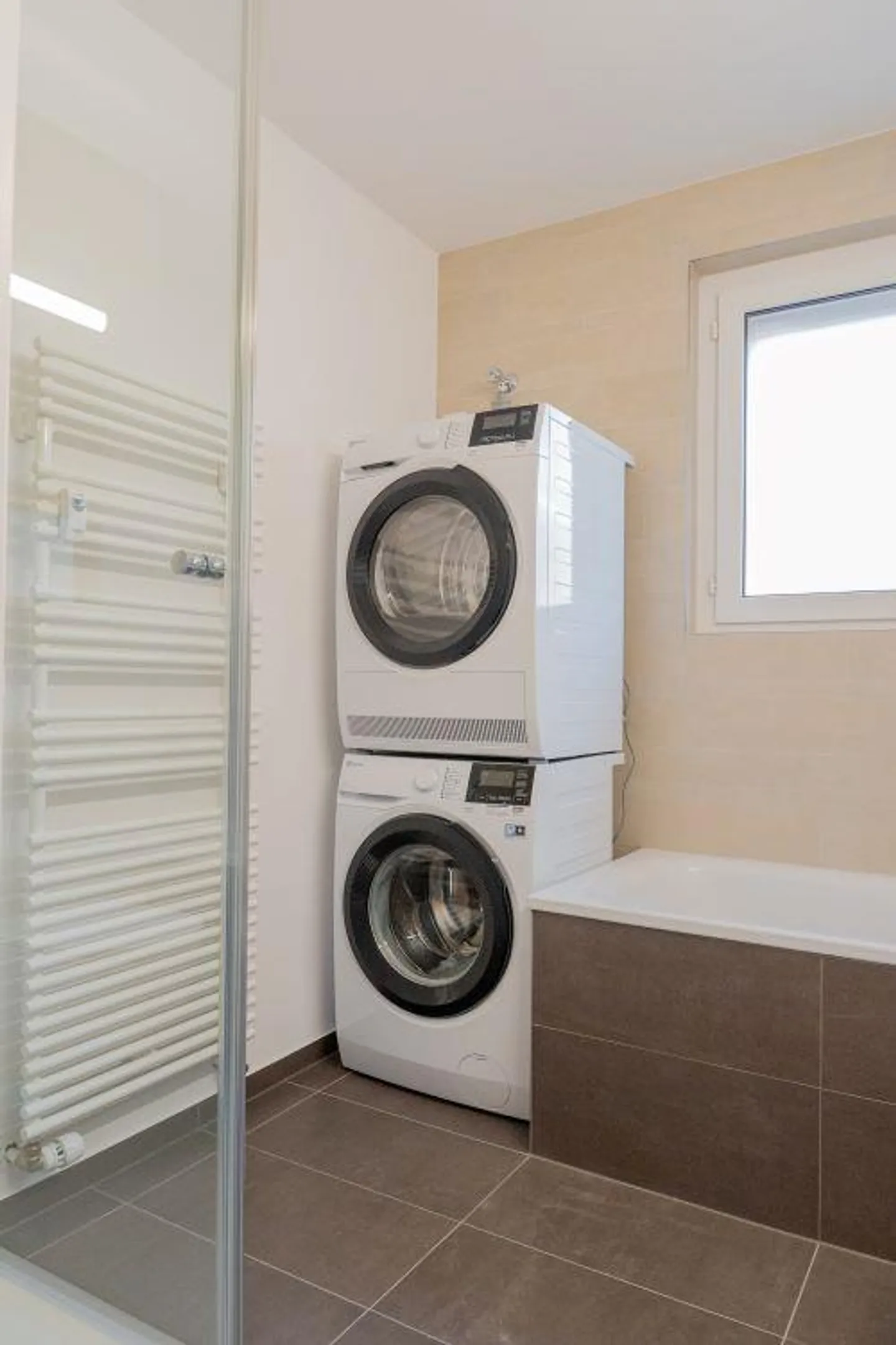 Bell'appartamento ristrutturato a Bienne - Foto 6 di 11