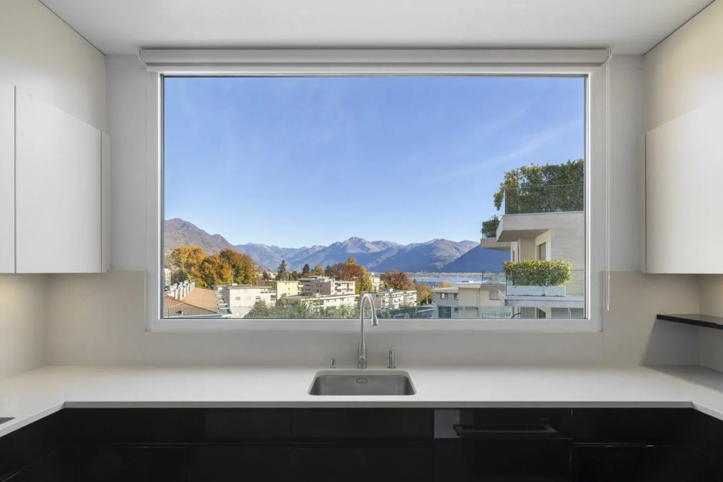 MINUSIO - Attico elegante con vista parziale sul lago - Foto 2 di 30