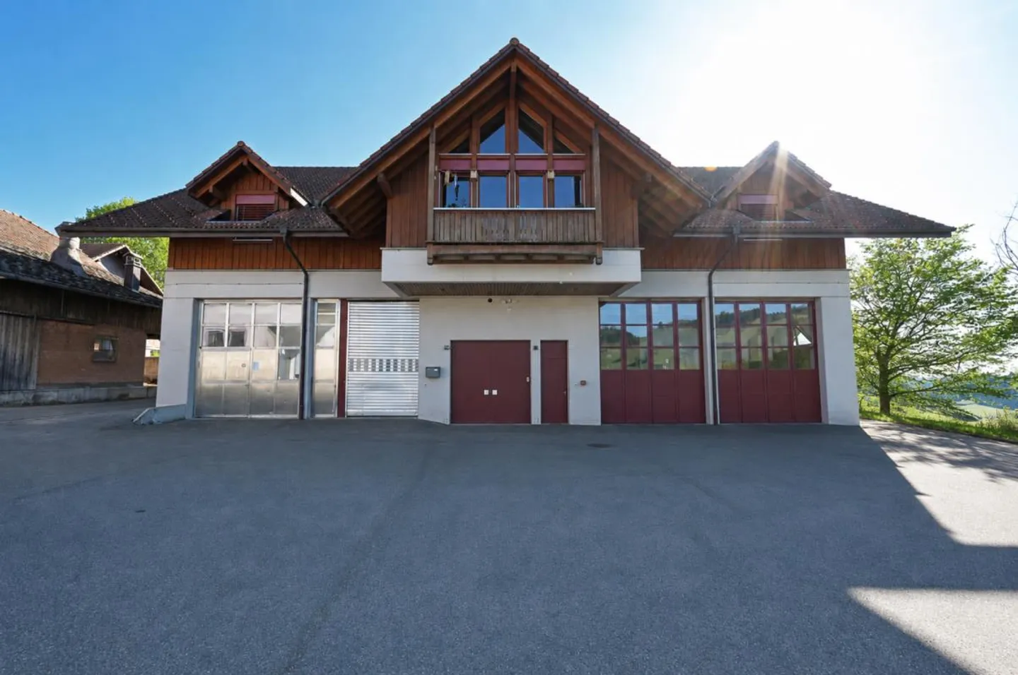 Residential and commercial building with long-term lease - Photo 3 of 3