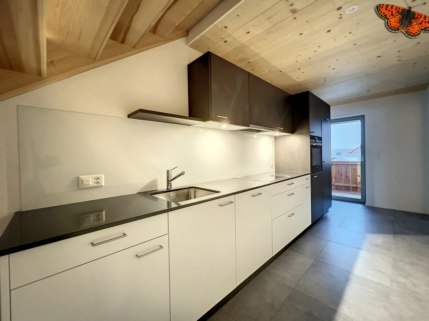 3 ½ ROOMS - IN DUPLEX ! - Photo 2 of 10