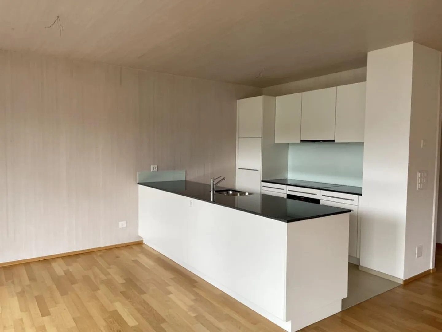 Luminoso, soleggiato, al di sopra della linea di nebbia - Foto 4 di 10