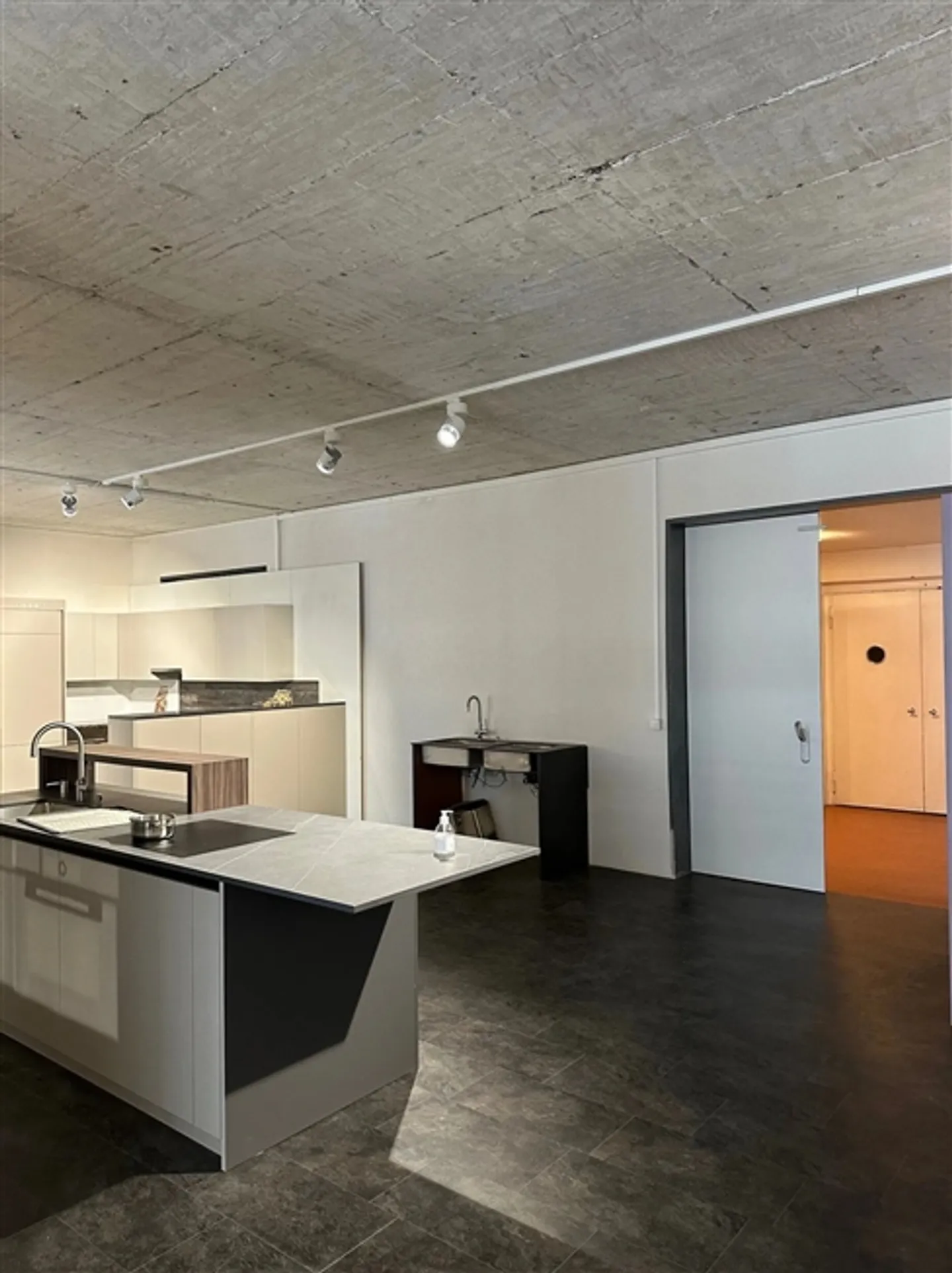 Apartment - Photo 4 of 12