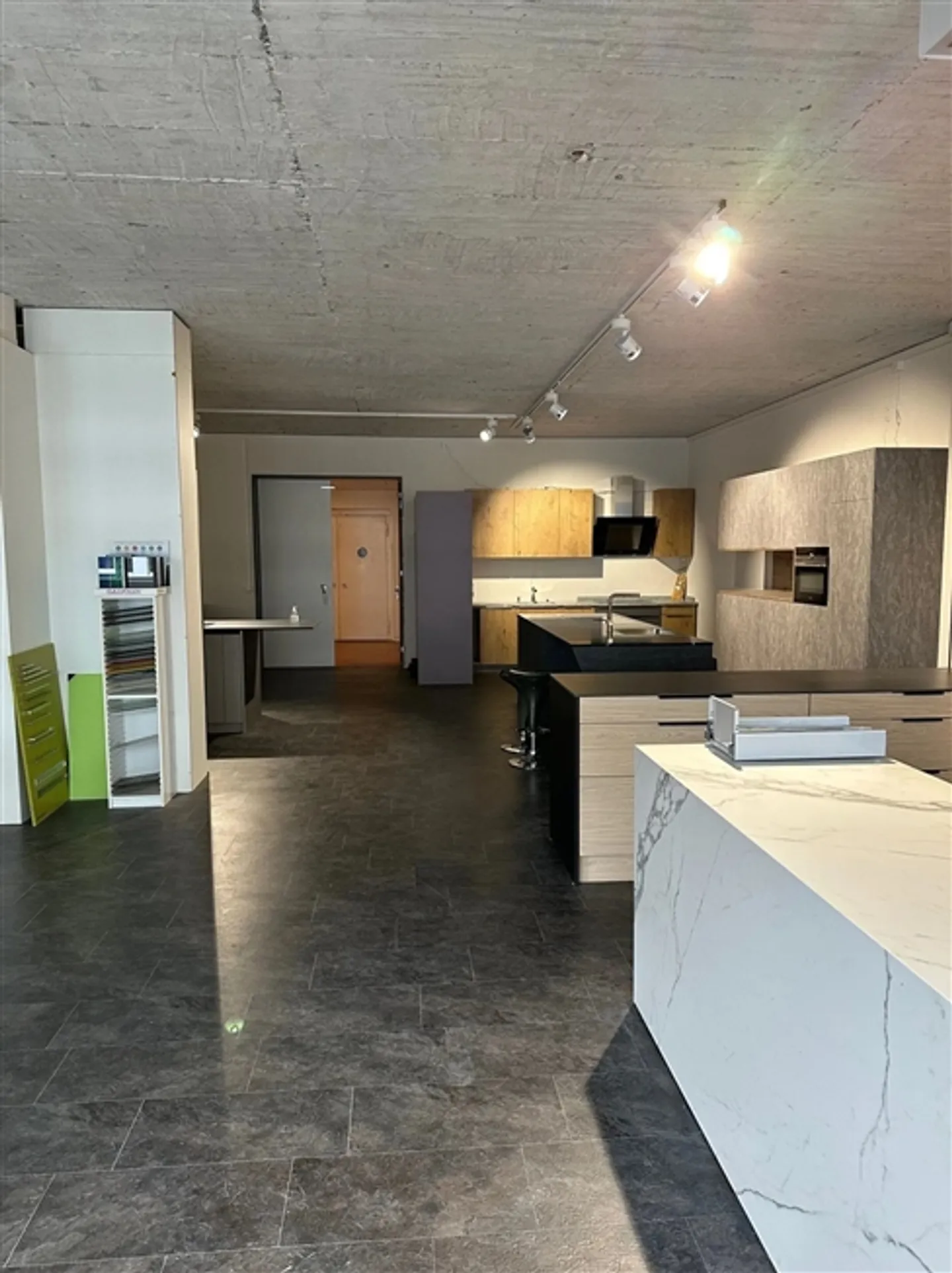 Apartment - Photo 8 of 12