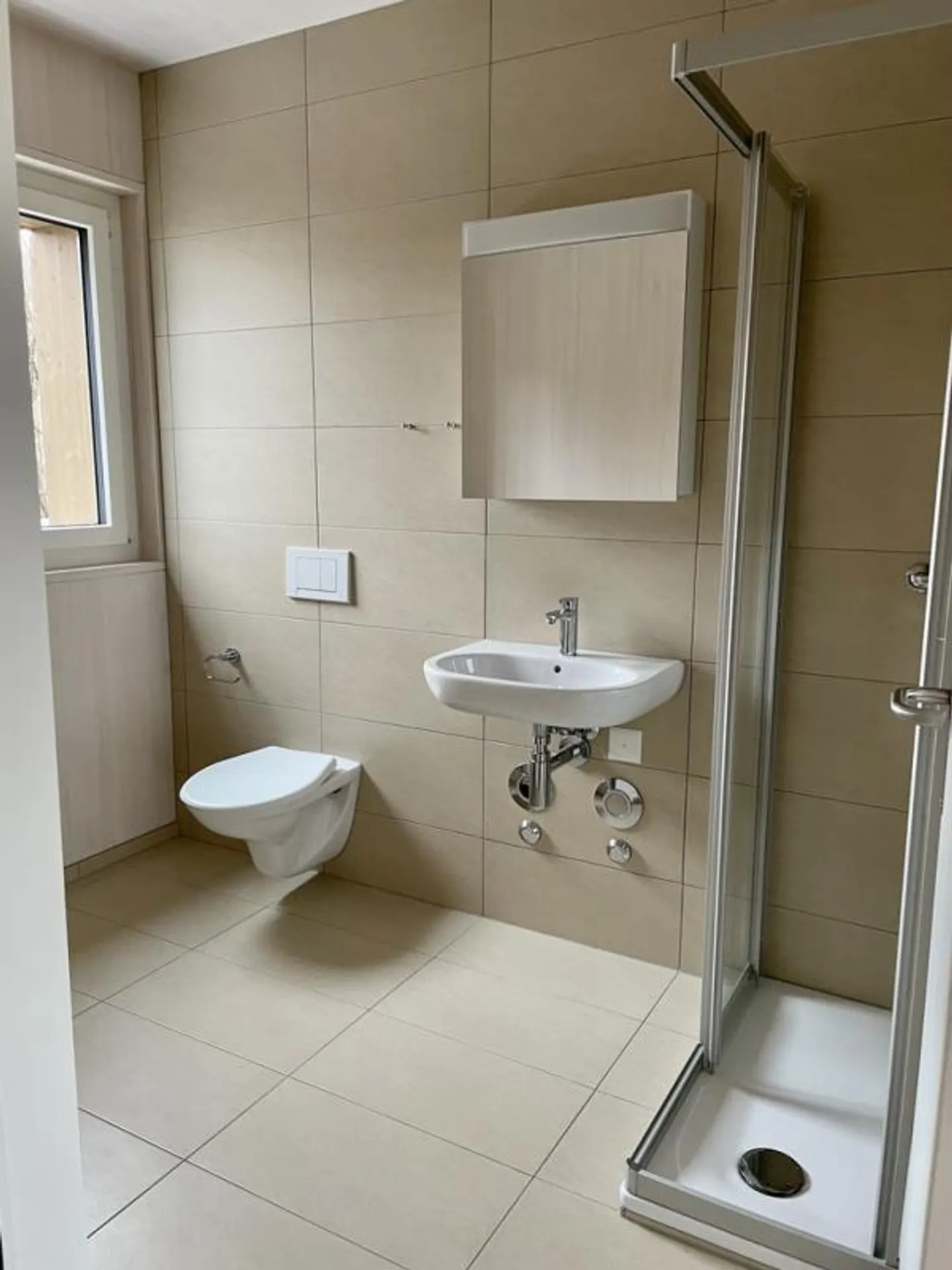 Luminoso, soleggiato, al di sopra della linea di nebbia - Foto 5 di 10