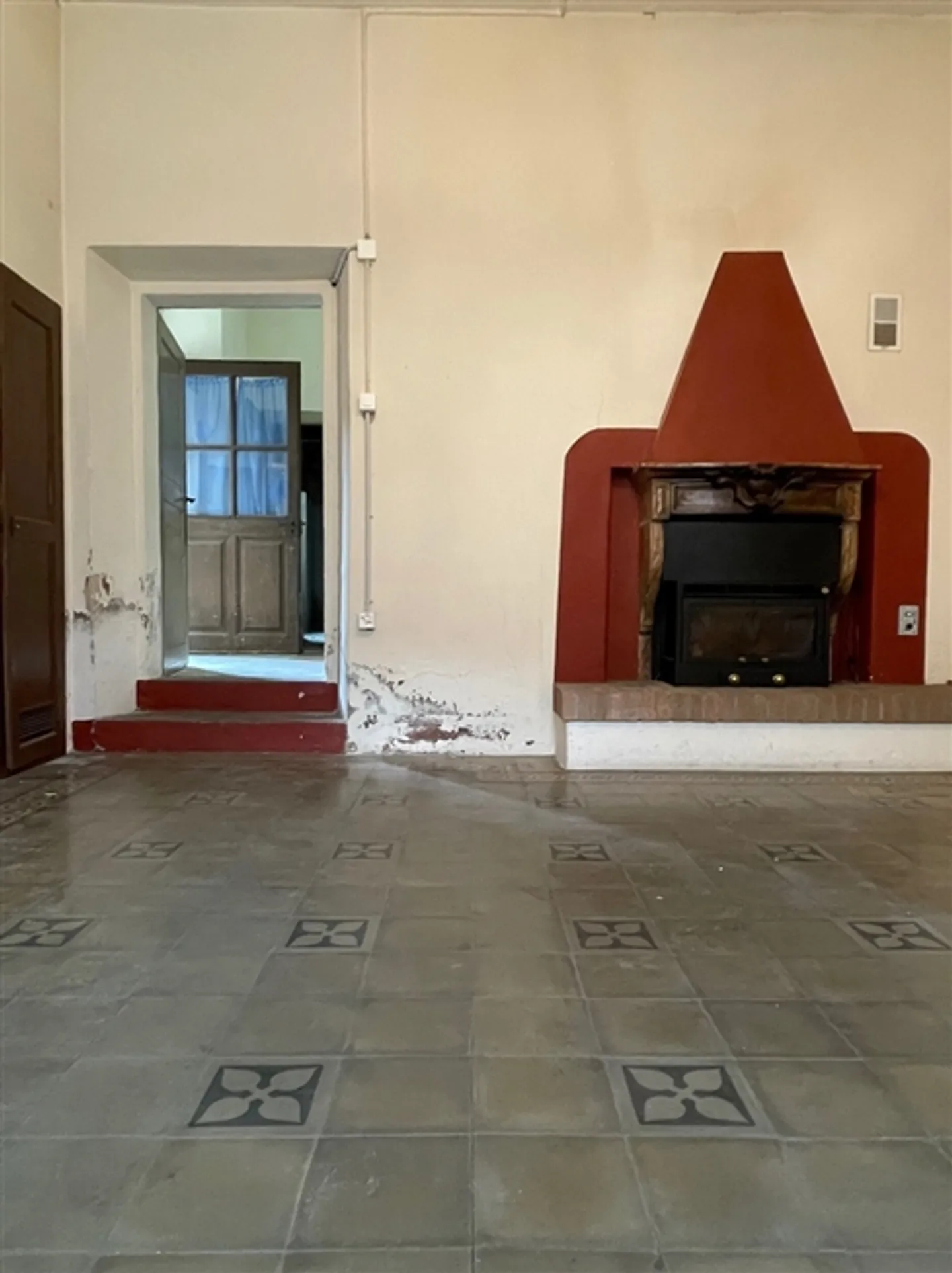 «HISTORISCHES GEBÄUDE / OLD CORE HOUSE» - Foto 9 von 12