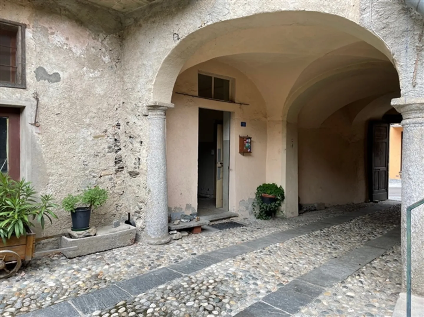 «HISTORISCHES GEBÄUDE / OLD CORE HOUSE» - Foto 4 von 12