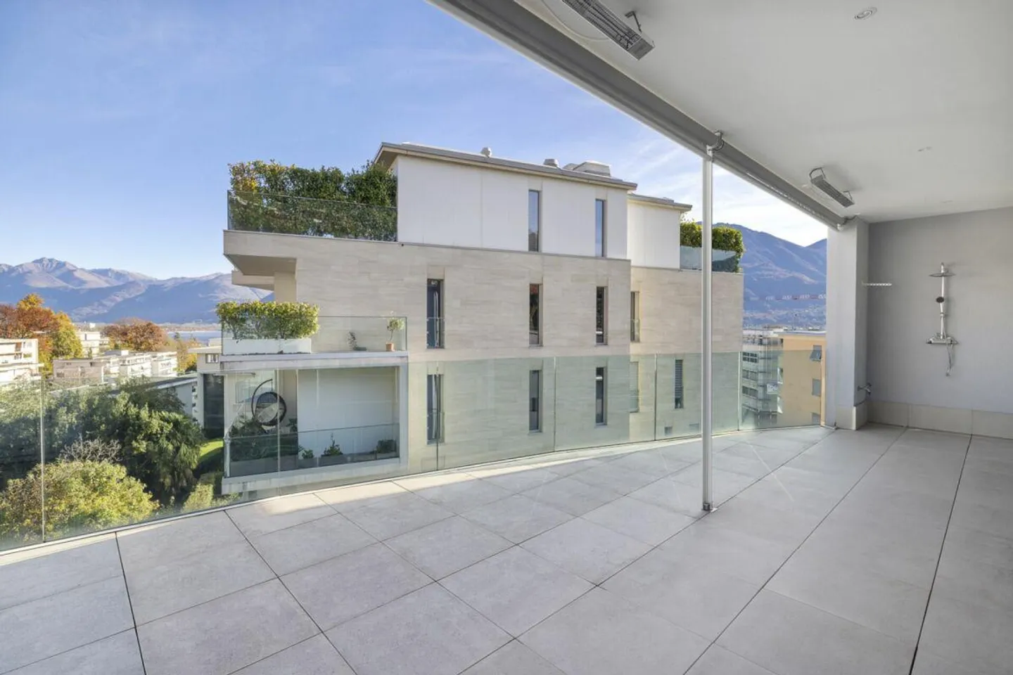 MINUSIO - Attico elegante con vista parziale sul lago - Foto 16 di 30