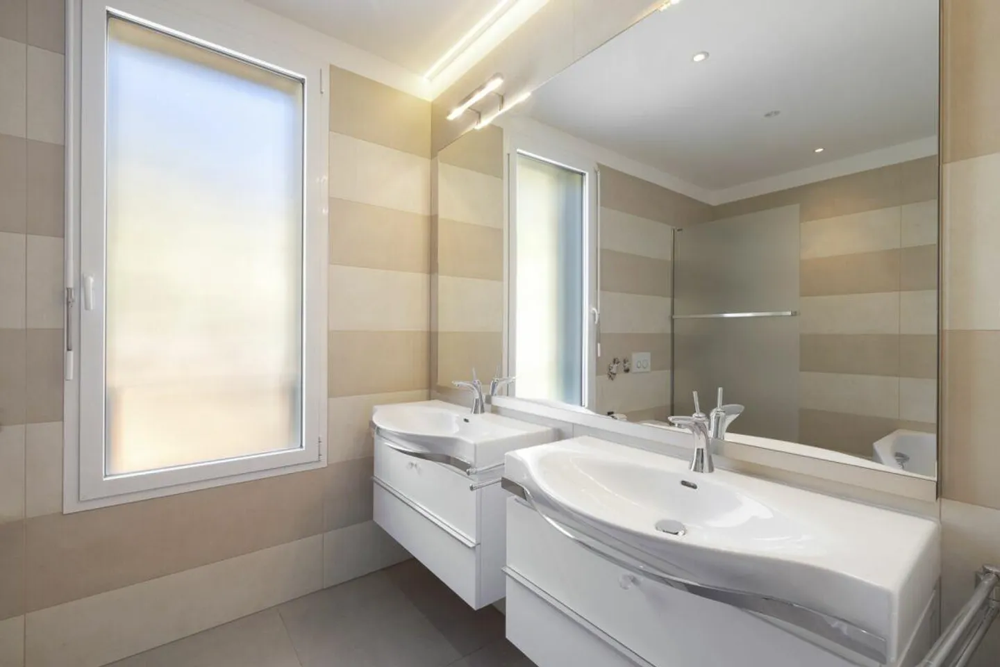 MINUSIO - Attico elegante con vista parziale sul lago - Foto 21 di 30