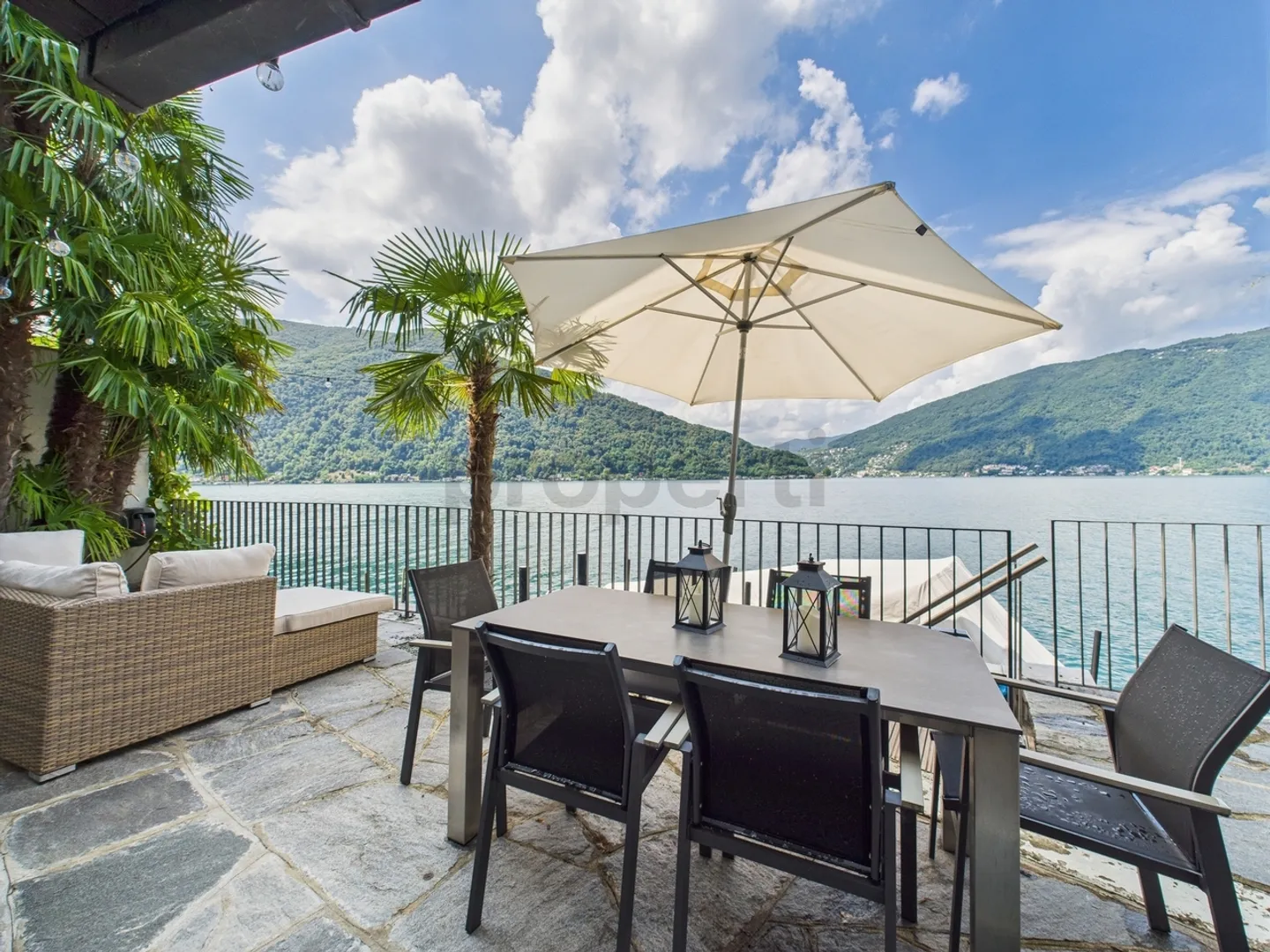 Elegantes Villenhaus in Bissone mit direktem Zugang zum Luganersee - Foto 1 von 13