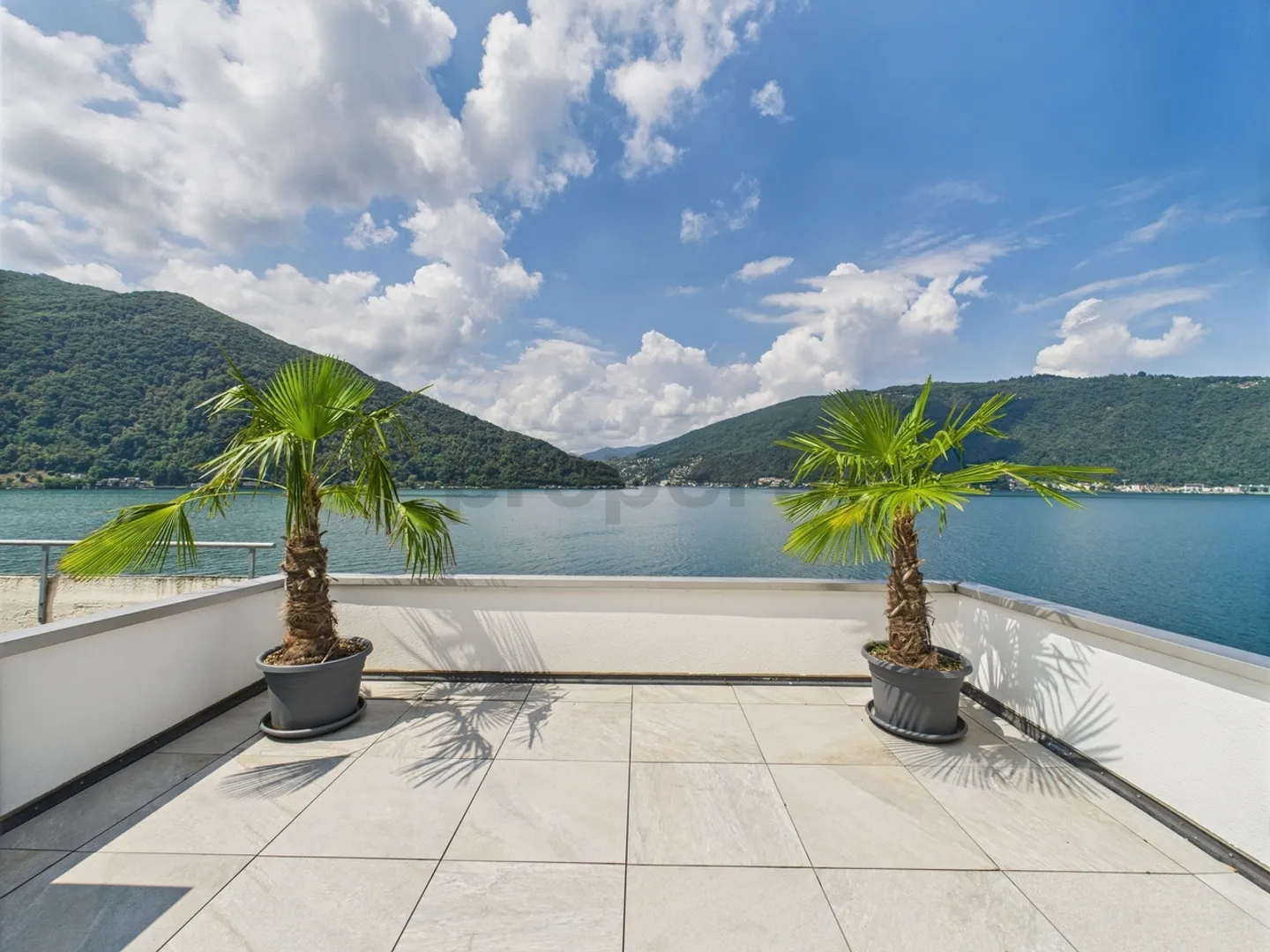 Elegantes Villenhaus in Bissone mit direktem Zugang zum Luganersee - Foto 2 von 13