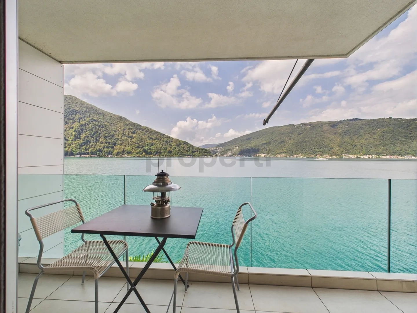Elegantes Villenhaus in Bissone mit direktem Zugang zum Luganersee - Foto 11 von 13