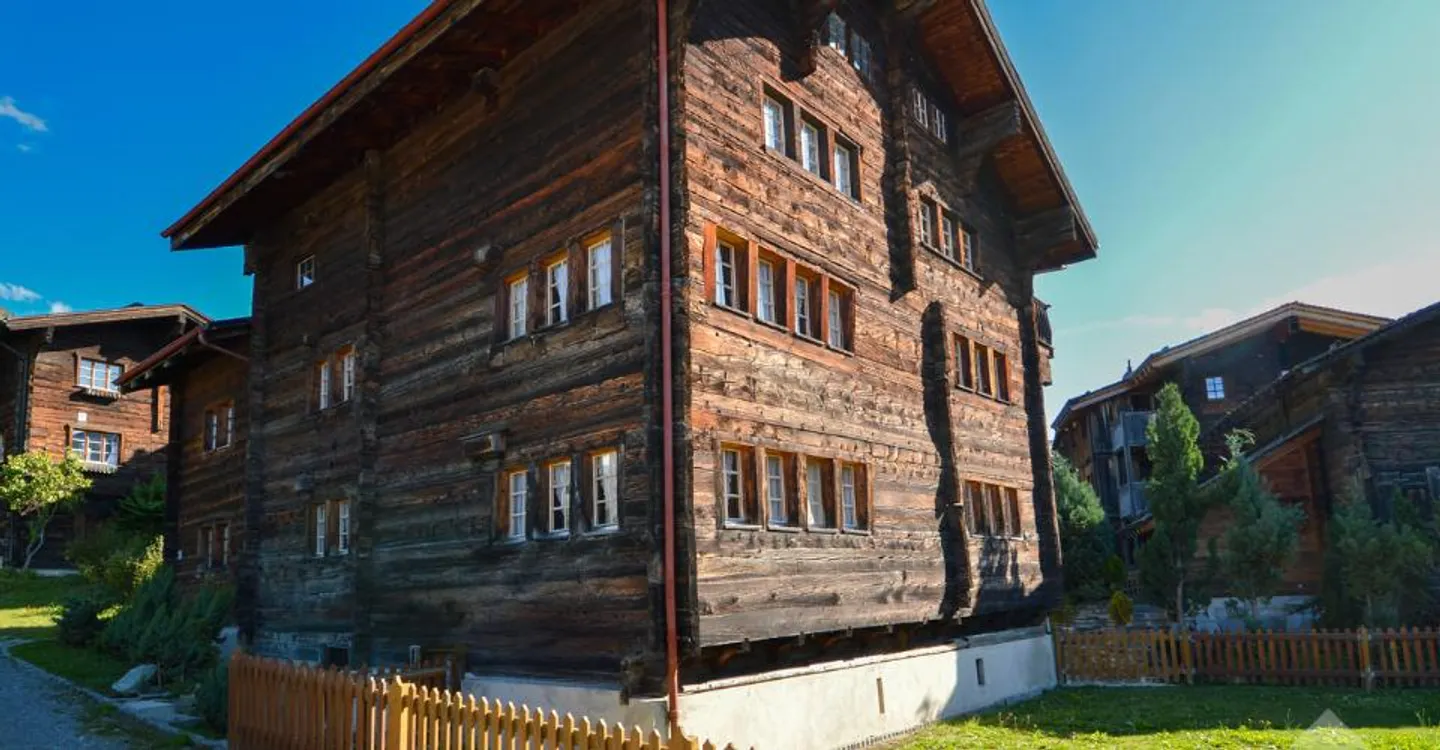 Chalet storico nelle Alpi - Foto 2 di 13