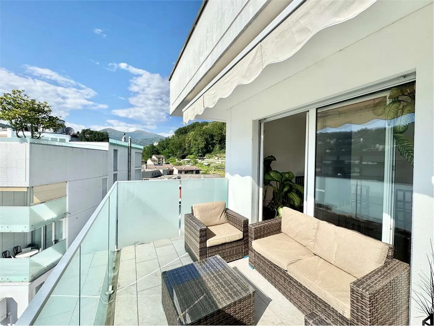 Bright 4.5 Apartment for Rent in Pregassona in Residential Area - Photo 1 of 11