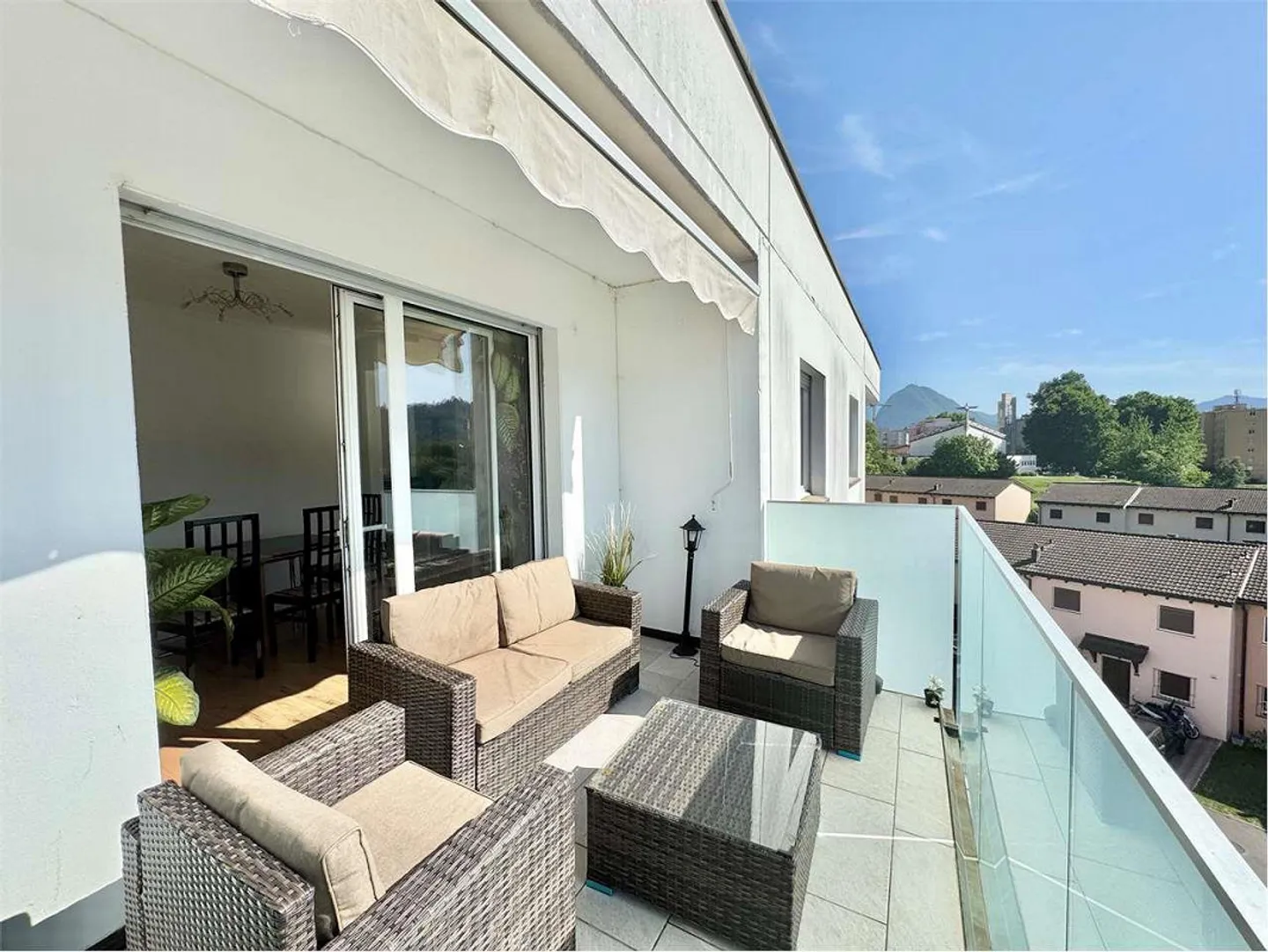 Bright 4.5 Apartment for Rent in Pregassona in Residential Area - Photo 2 of 11