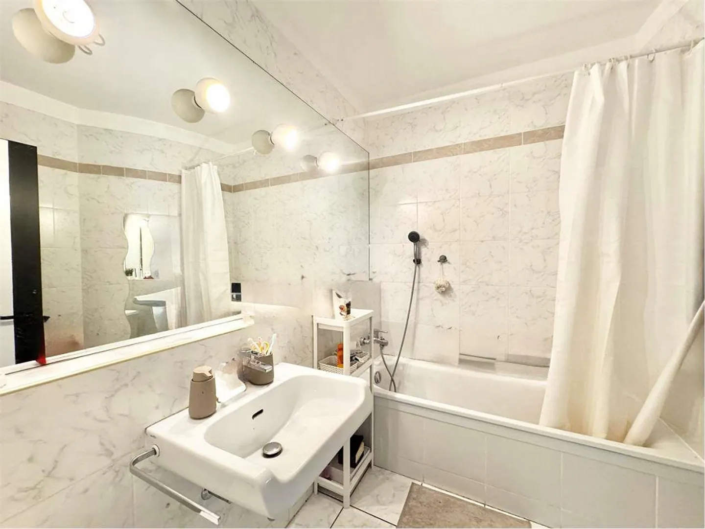 Bright 4.5 Apartment for Rent in Pregassona in Residential Area - Photo 11 of 11