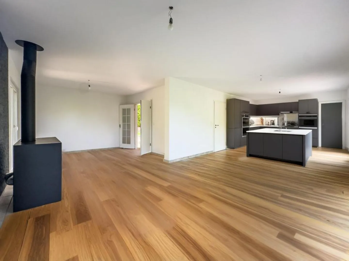 Modern 7-Room Villa with Lake View - Photo 2 of 9