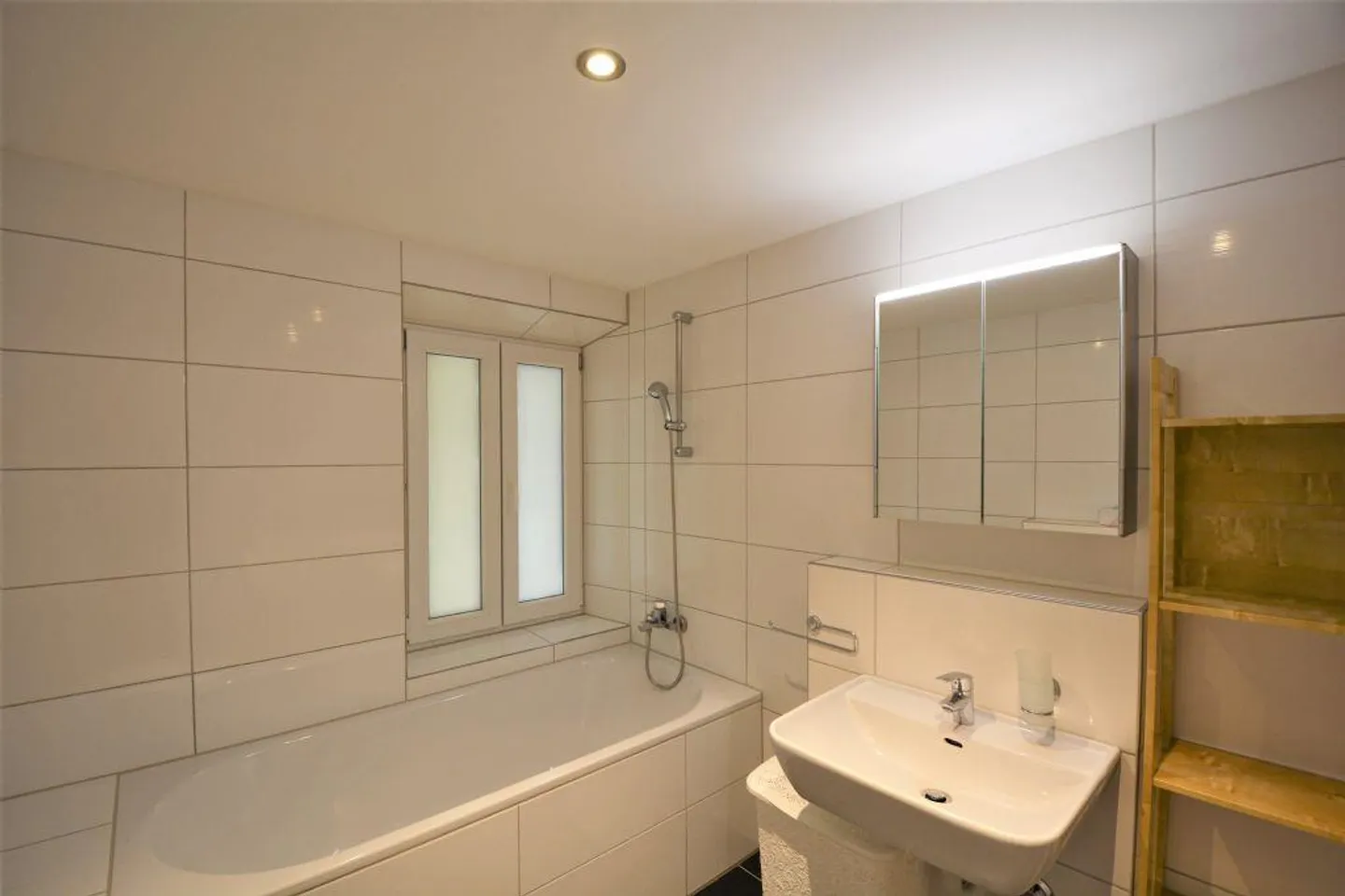 CENTRAL LIVING IN WYNENTAL | AFFORDABLE | SPACIOUS - Photo 8 of 9