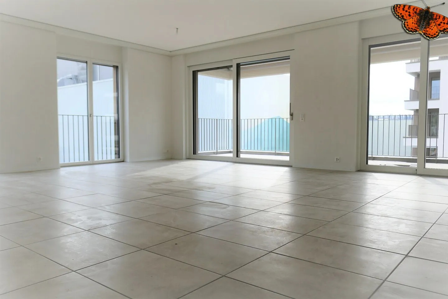 Modern Apartment with Balcony - Photo 6 of 18