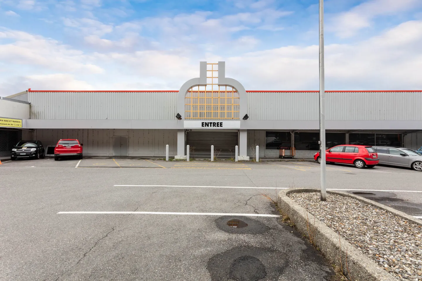 Store/leisure of 799 m2 - Several parking spaces - Height 4.5 m - Photo 1 of 6