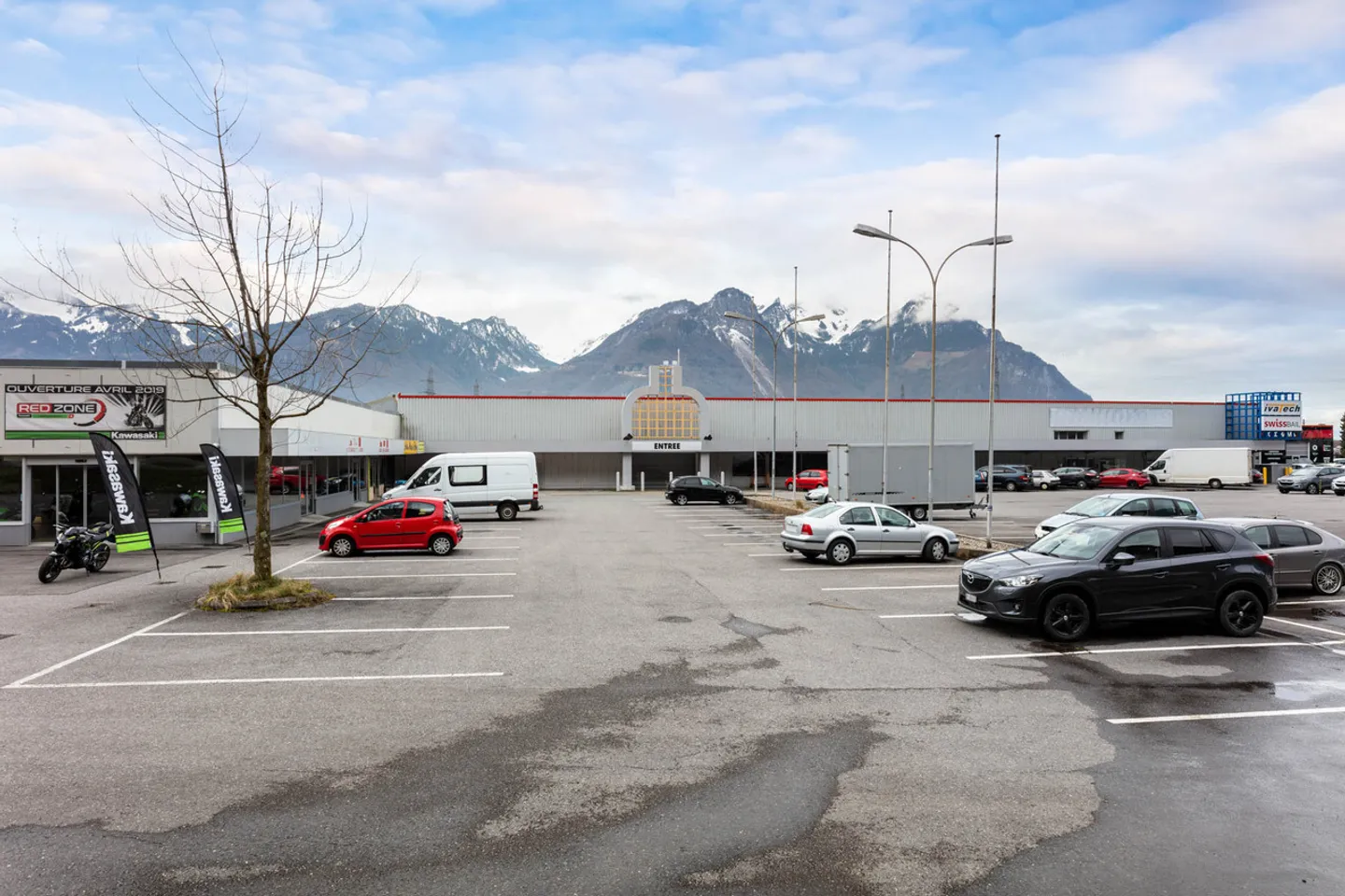 Store/leisure of 799 m2 - Several parking spaces - Height 4.5 m - Photo 3 of 6
