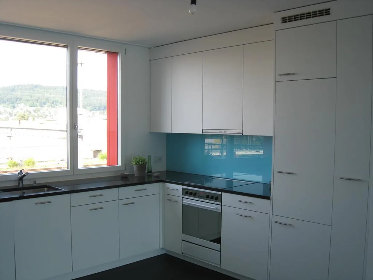 Modern apartment in the best location - centrally located in Schlieren - Photo 2 of 7