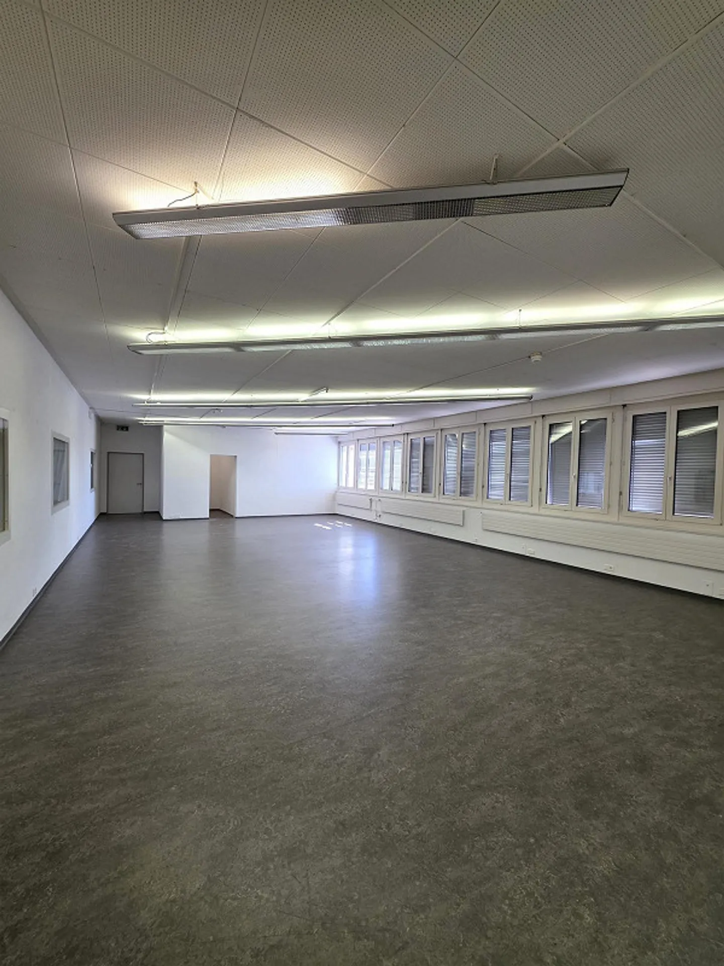 Il tuo nuovo spazio per affari, club o progetto - Foto 2 di 6