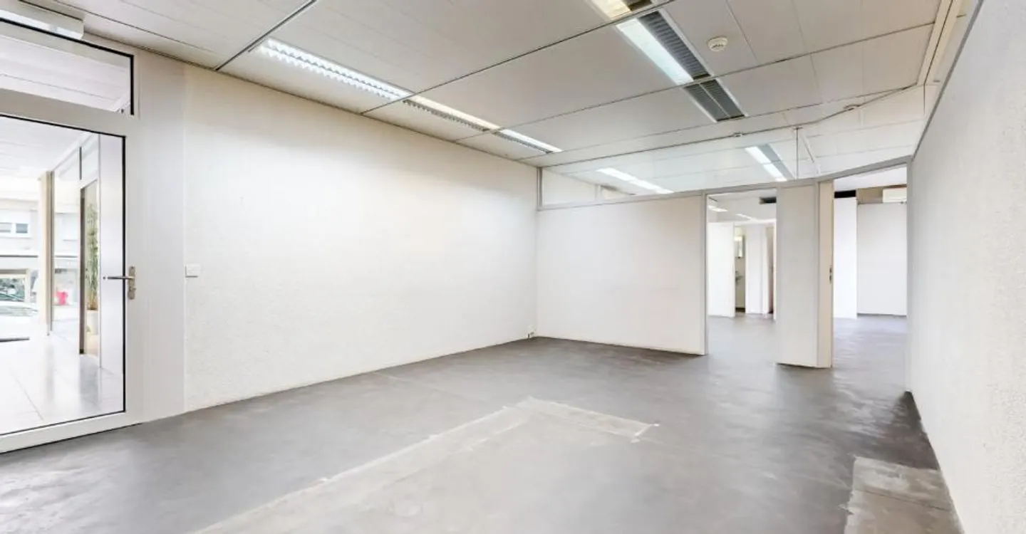 Gewerbefläche im Erdgeschoss eines Verwaltungsgebäudes - Foto 2 von 7