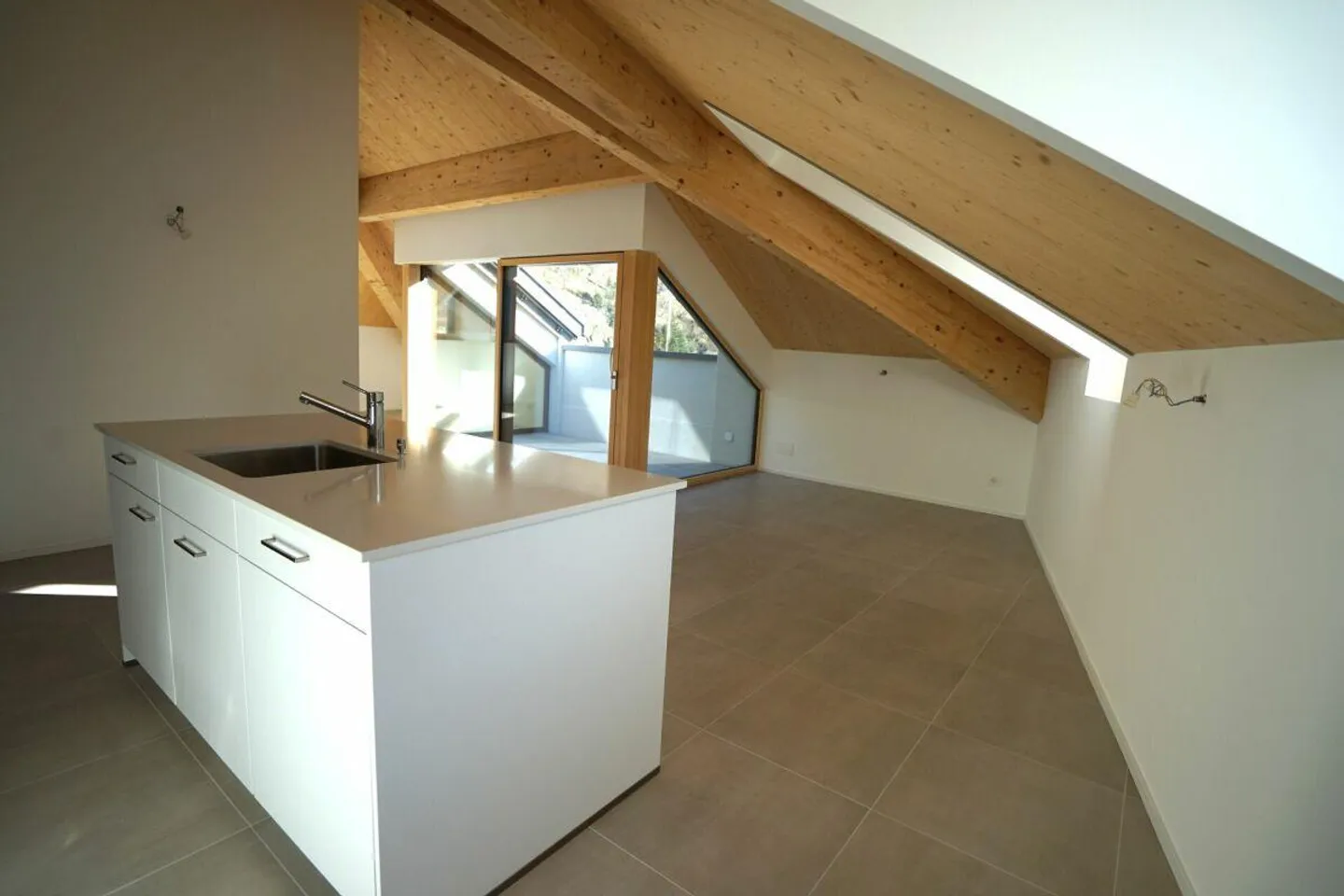 Bel et nouvel appartement en attique avec 3,5 pièces - Photo 6 sur 9