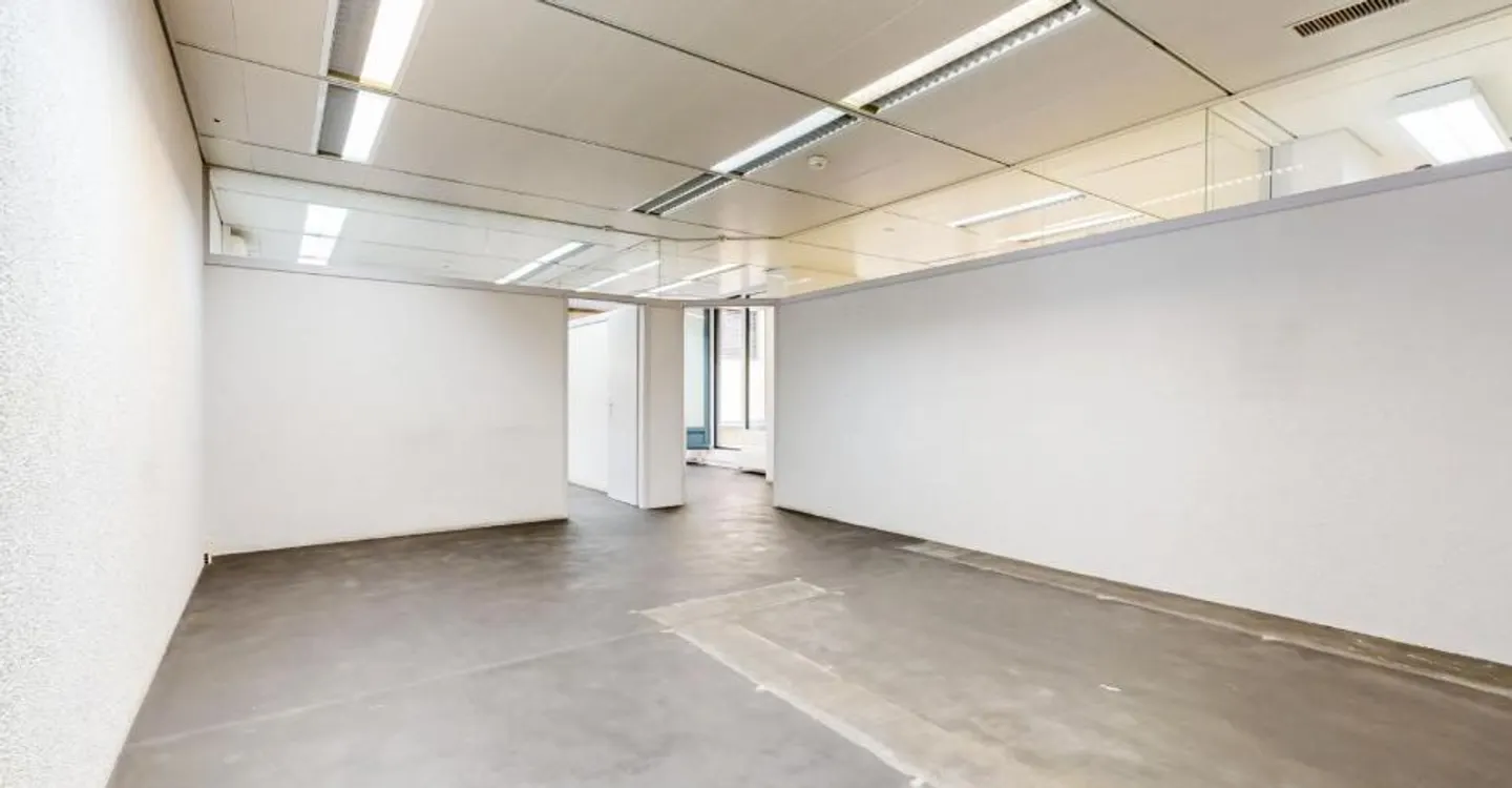 Gewerbefläche im Erdgeschoss eines Verwaltungsgebäudes - Foto 3 von 7