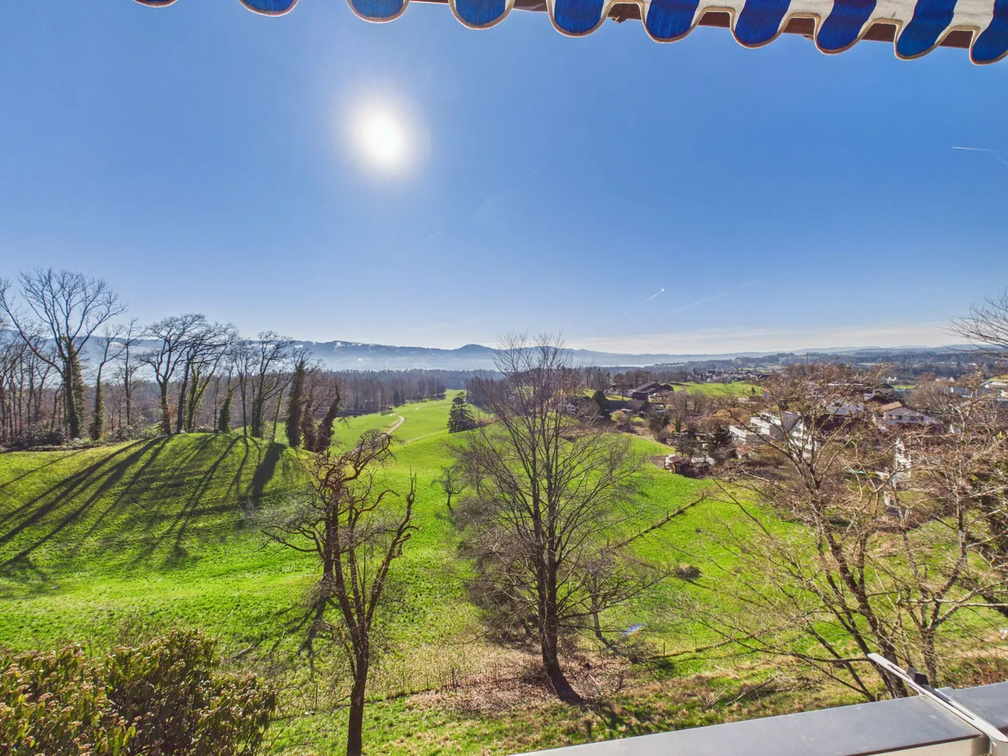 Casa familiare moderna con giardino d'inverno - Foto 1 di 7