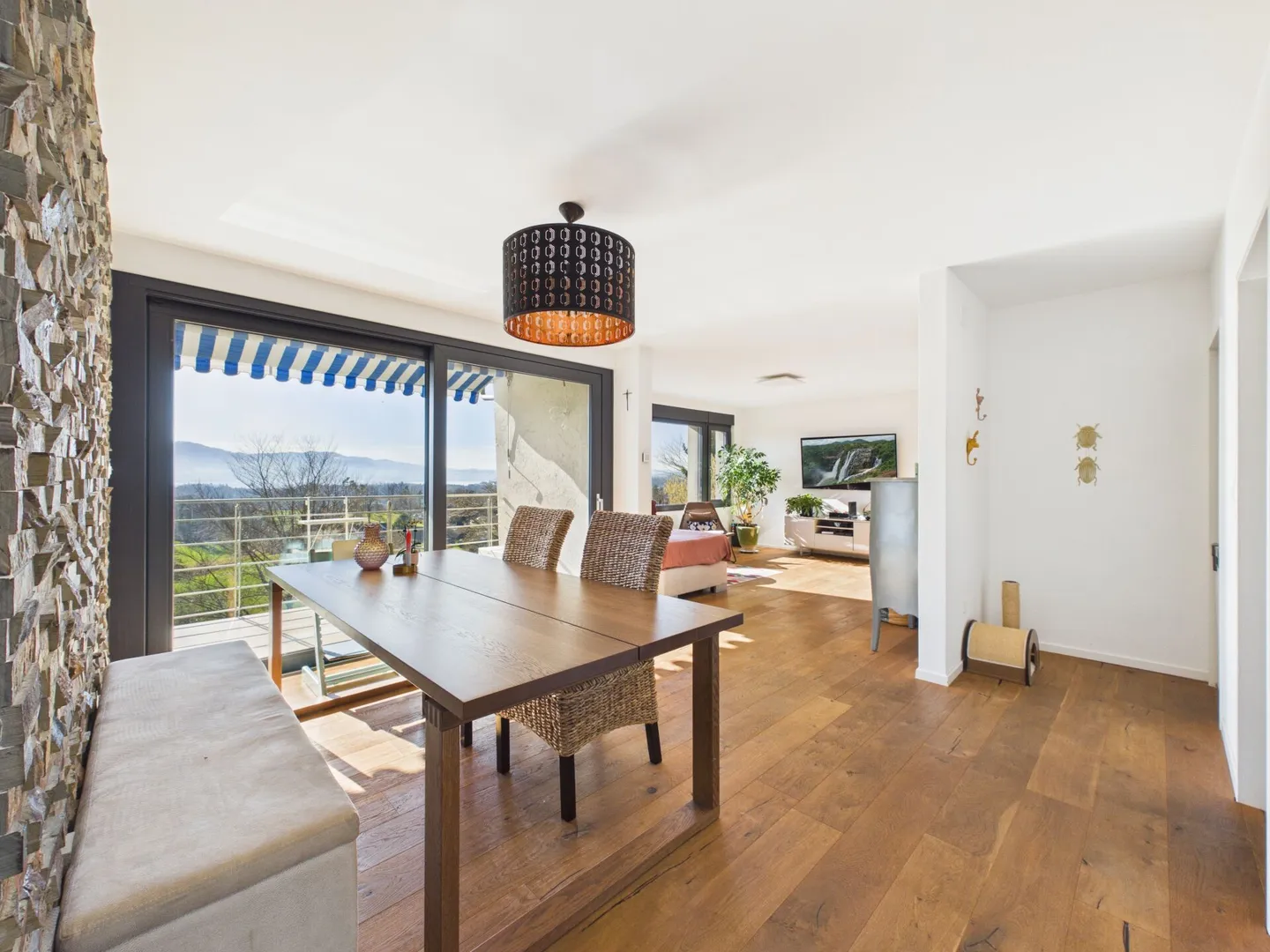 Casa familiare moderna con giardino d'inverno - Foto 2 di 7