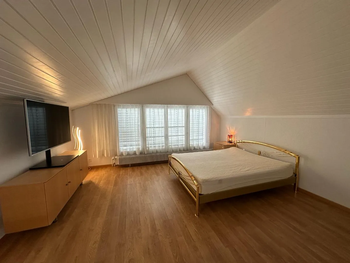 1 Room Furnished Living Object - Photo 1 of 5