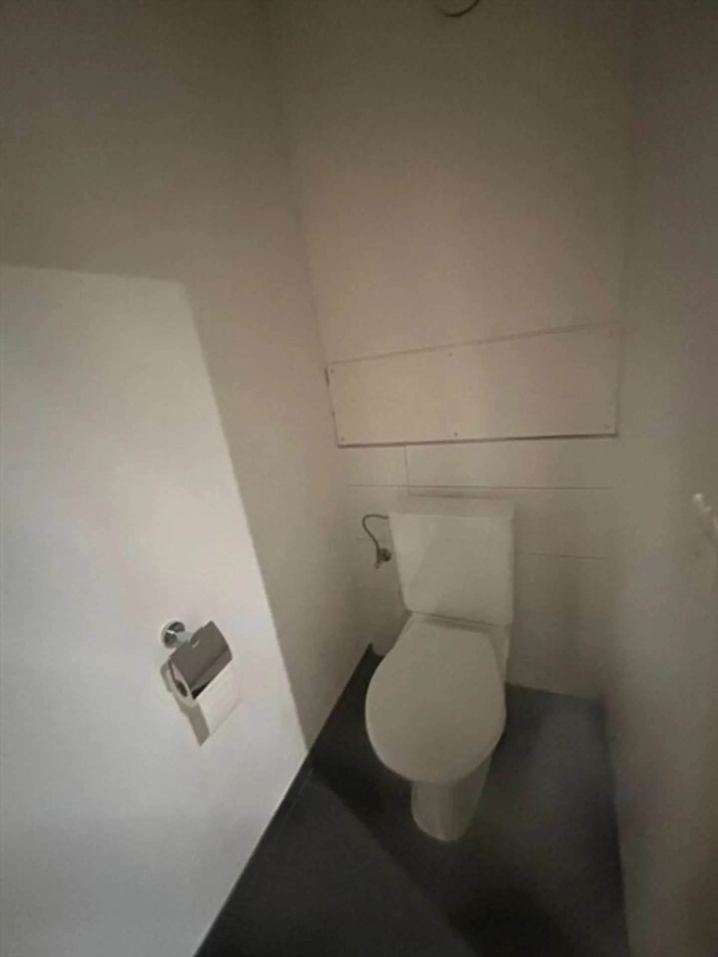 Beautifully renovated 2.5-room apartment on the first floor at the marketplace - Photo 7 of 9