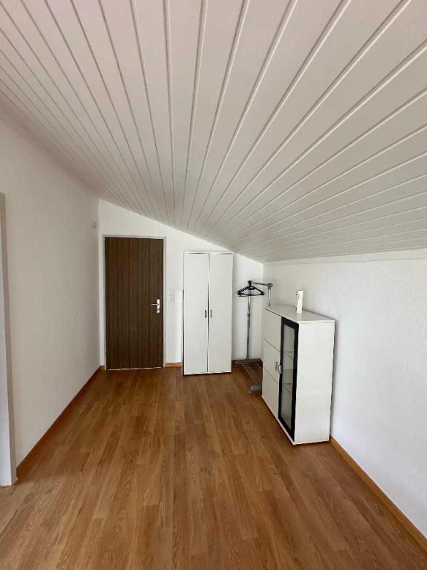 1 Room Furnished Living Object - Photo 5 of 5